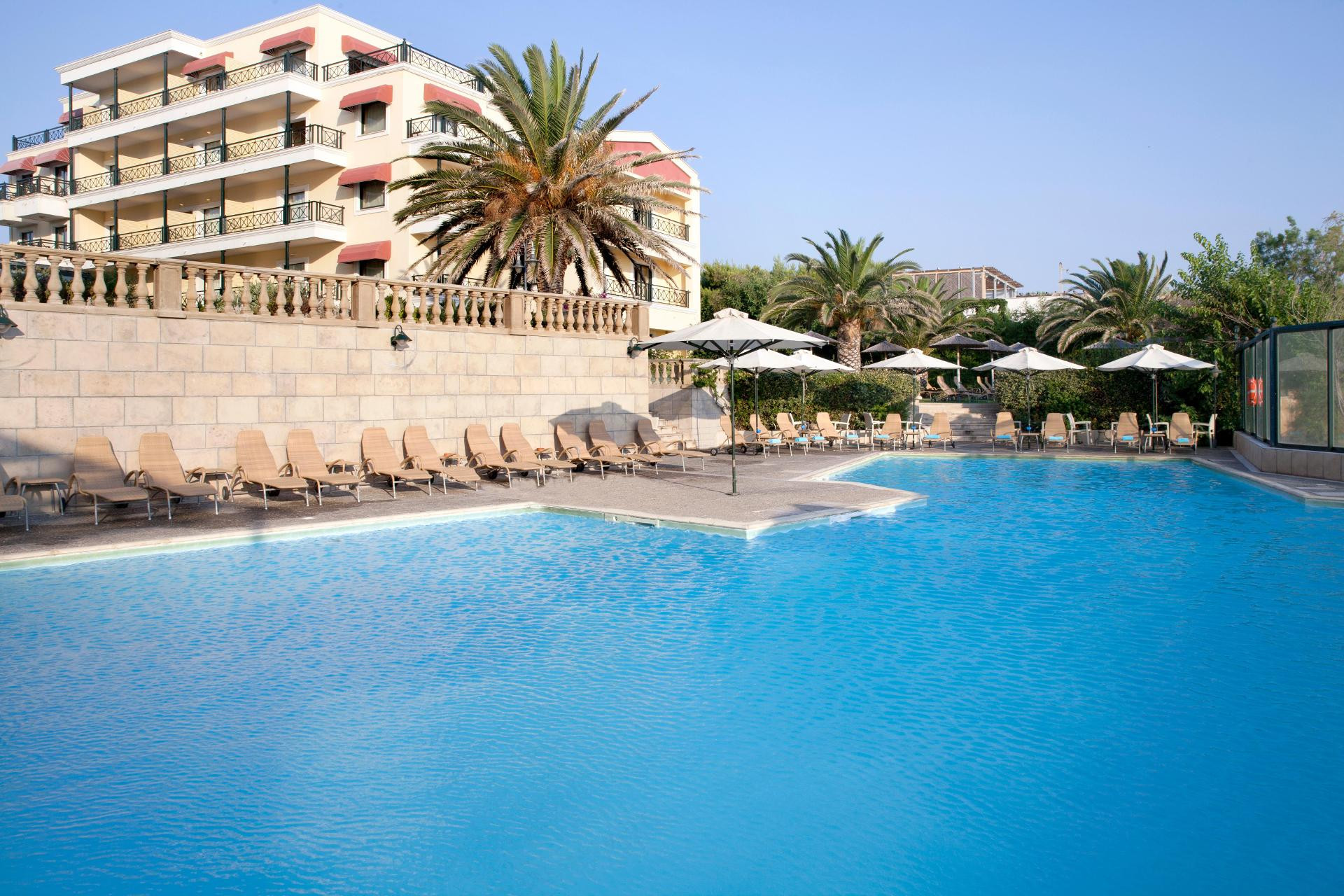 Vista Exterior Ramada Attica Riviera