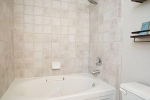 Alquiler Vacacional - 2-bedroom condo in perfect Chicago with WiFi, AC. Start your getaway