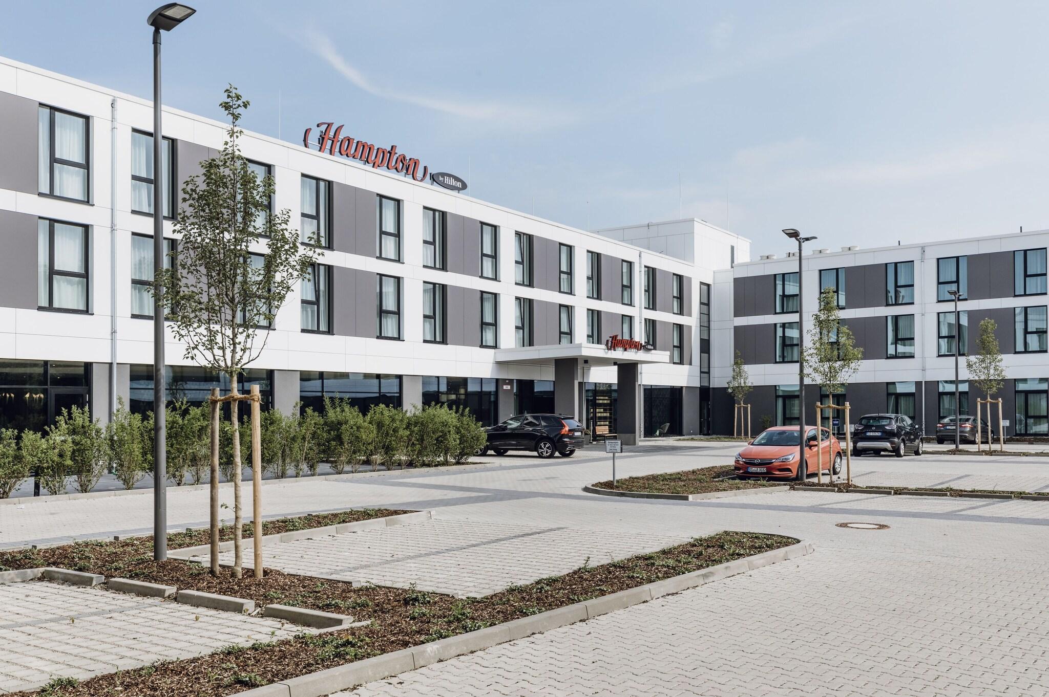 Bar/Salón Hampton by Hilton Munich Airport South