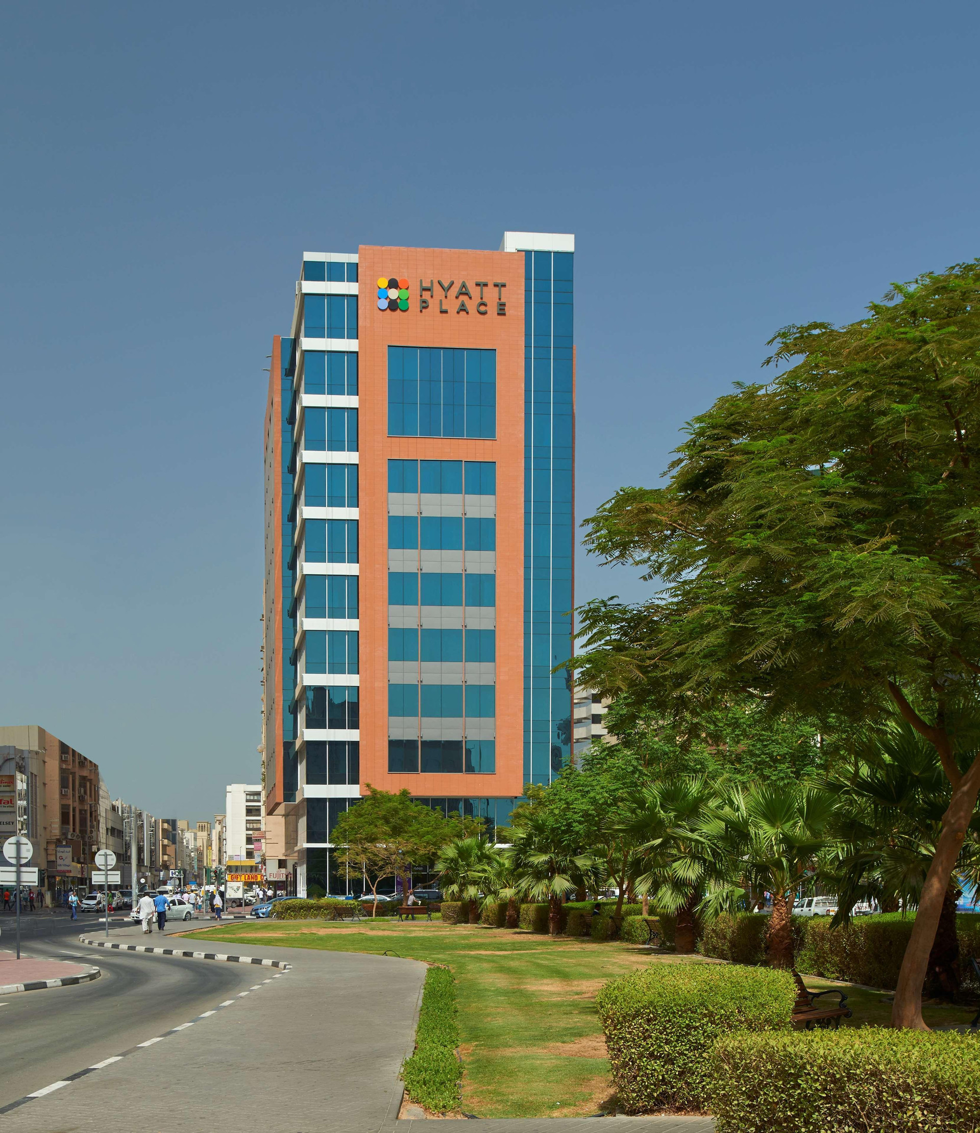 Vista Exterior Hyatt Place Dubai Baniyas Square