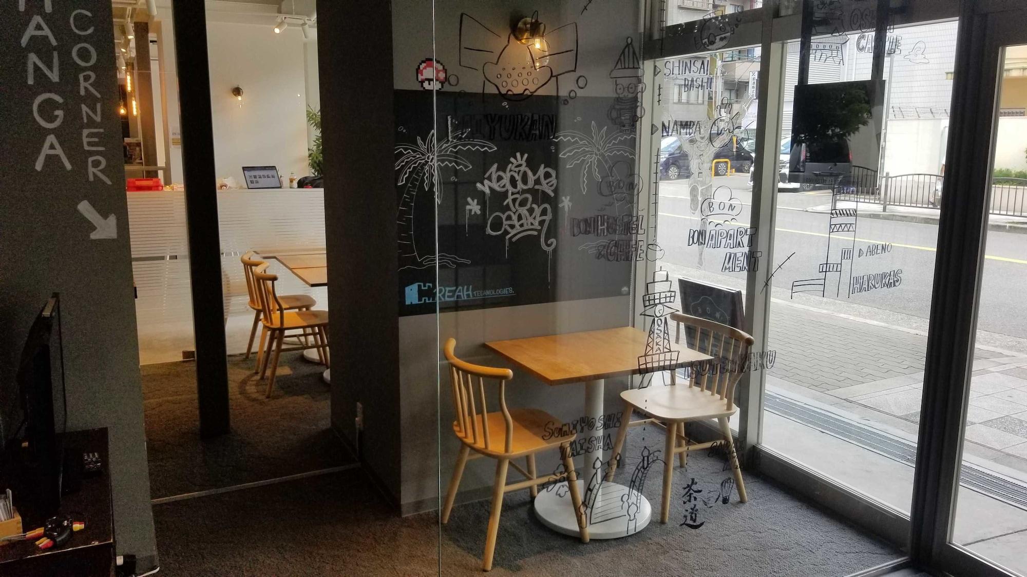 Bar/Salón BON Hostel