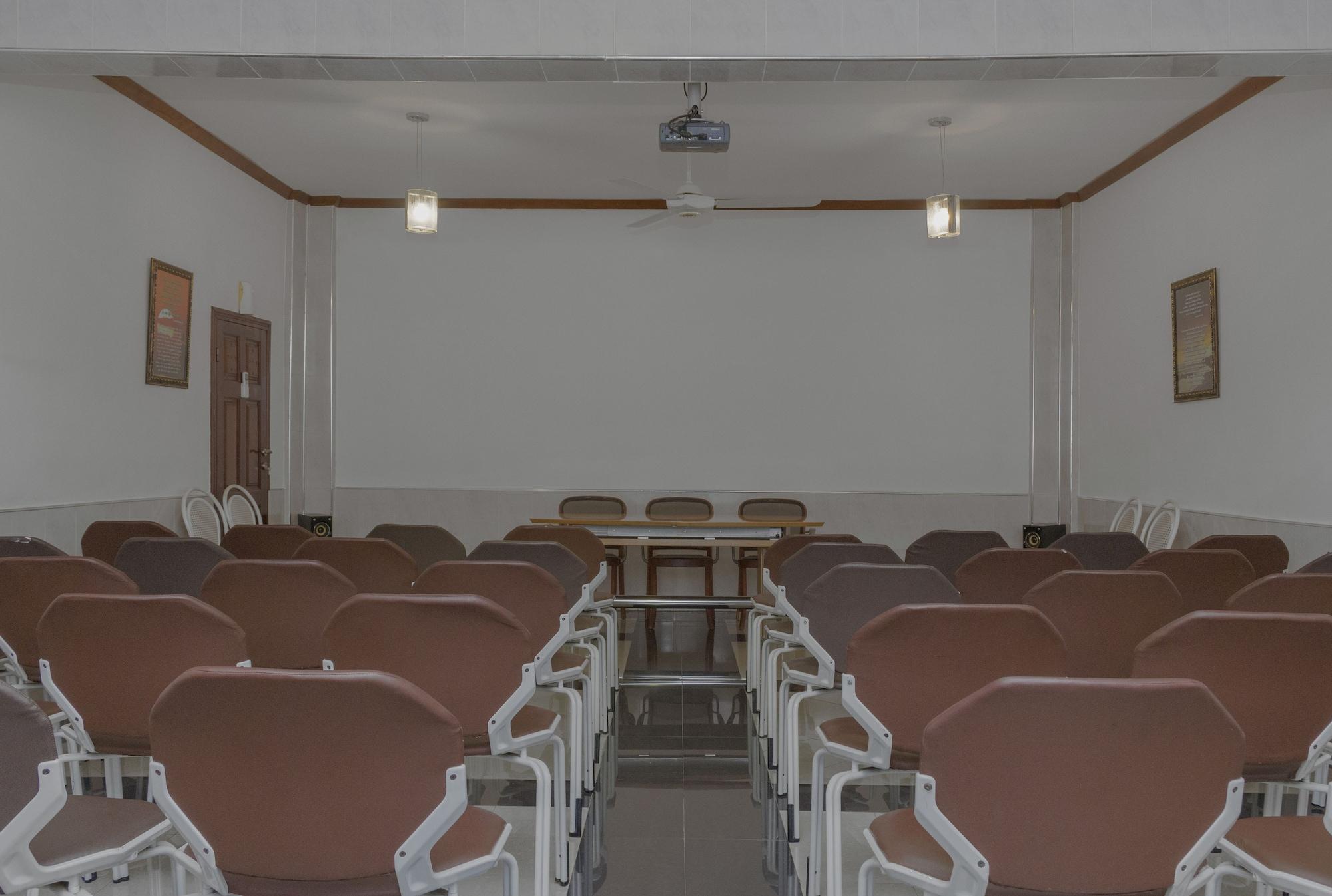 Sala de Reuniones SwissGha Homes Christian Retreat and Hospitality Center