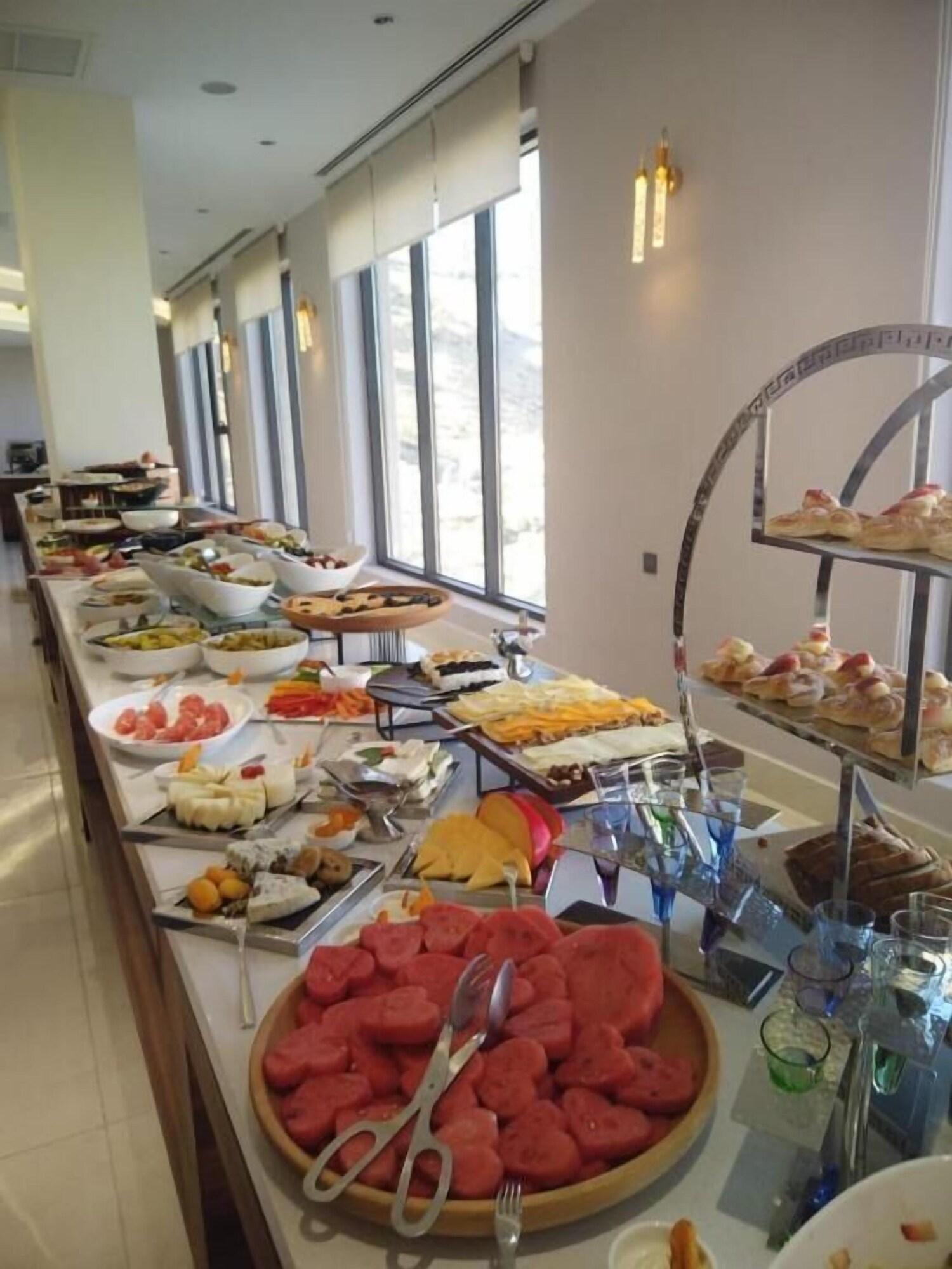 Restaurant H Luxury Hotel