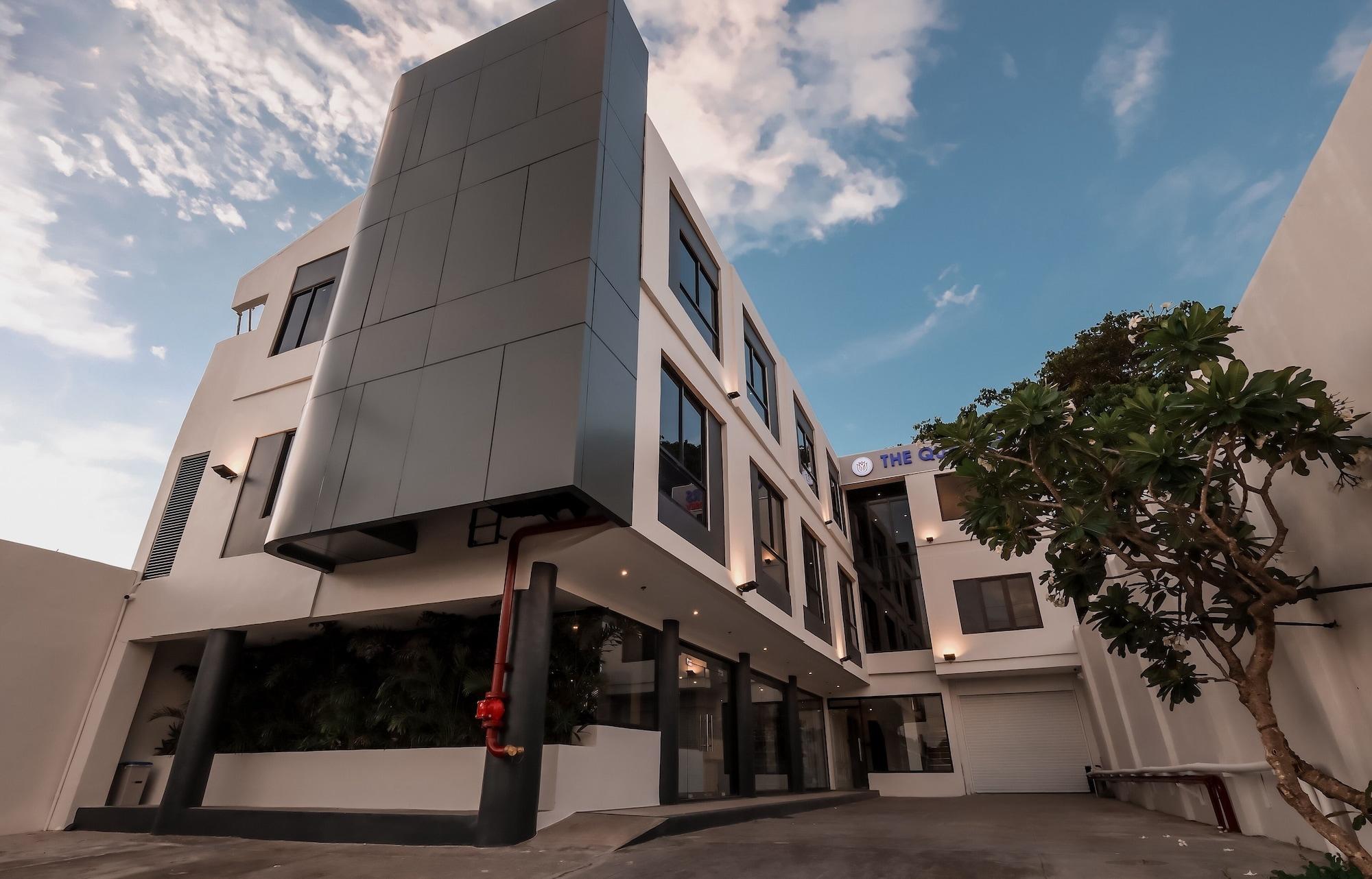 Vista Exterior The Quarters by Rosey