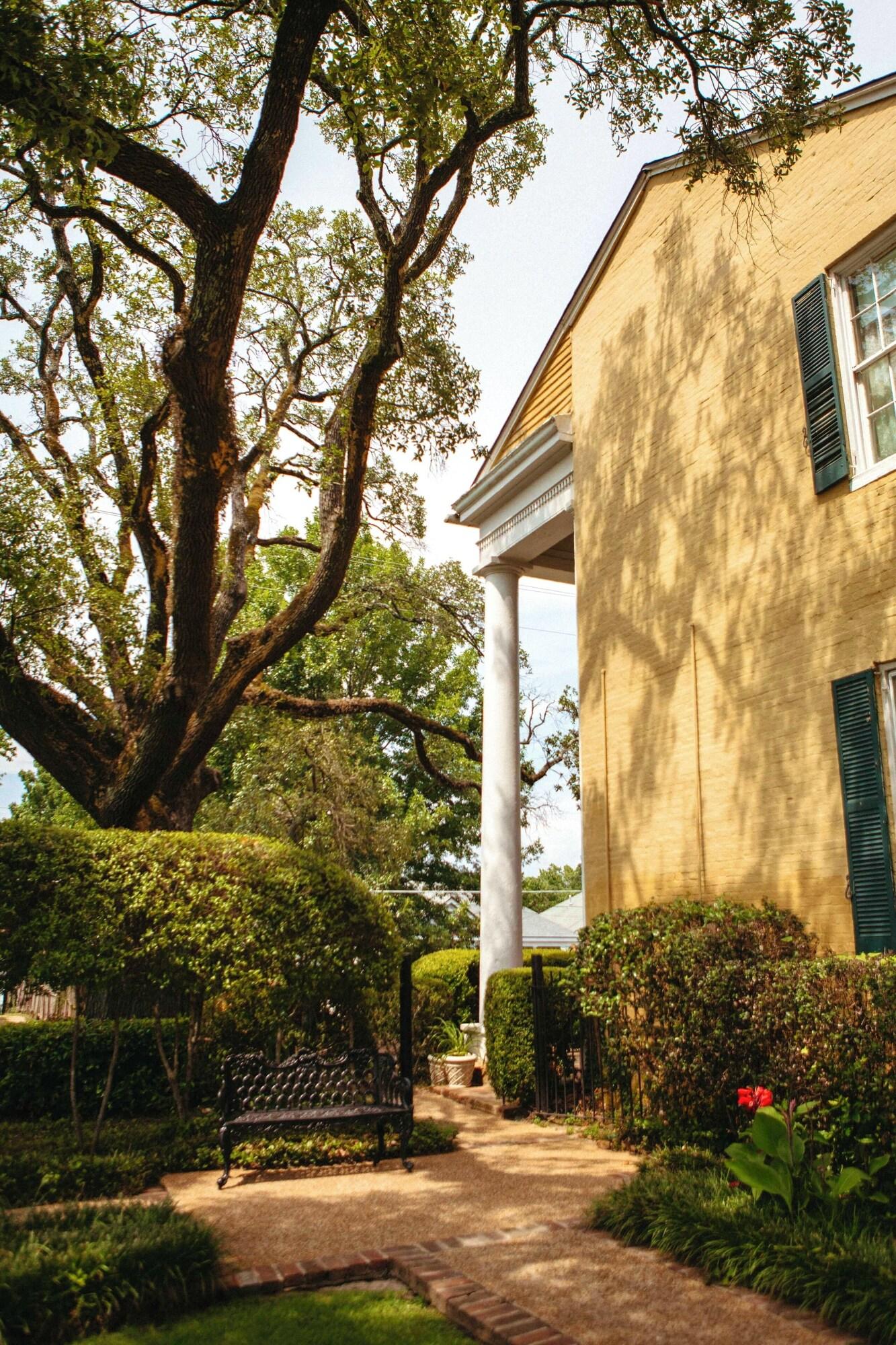 Vista Exterior Anchuca Historic Mansion & Inn