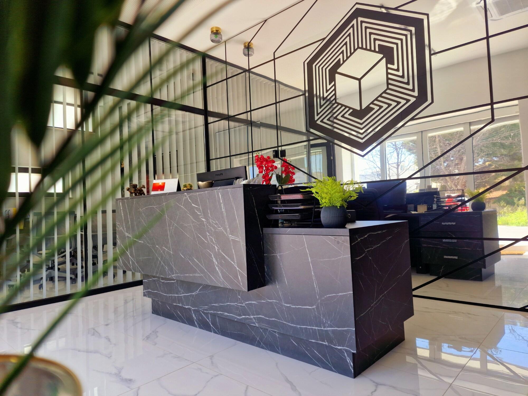 Vista Lobby Sveltos Residence Suites