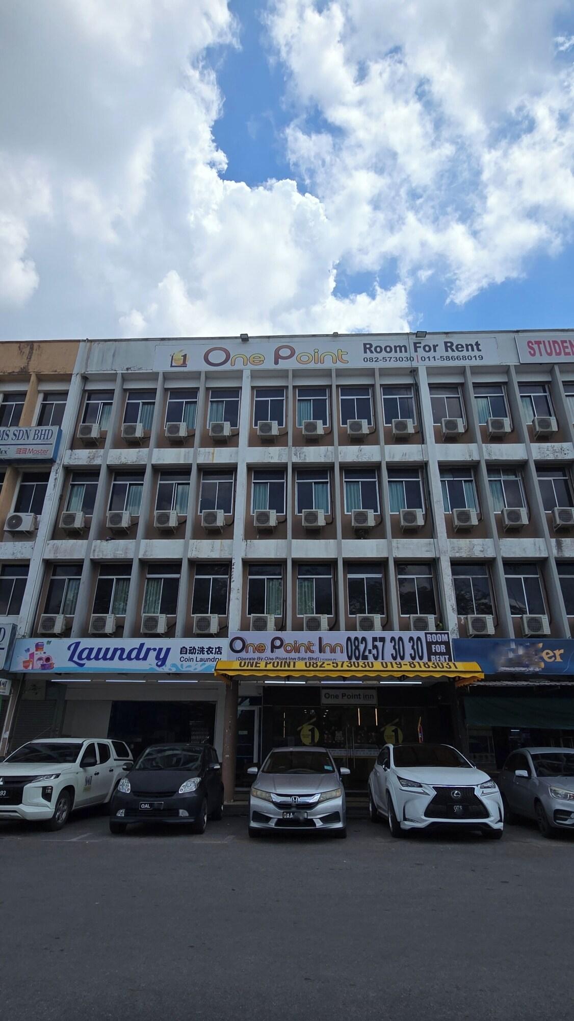 Varios One Point Inn King Centre