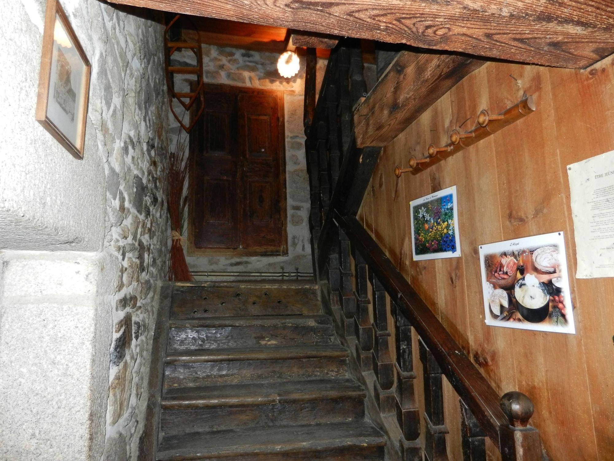 Varios Auberge Paysanne