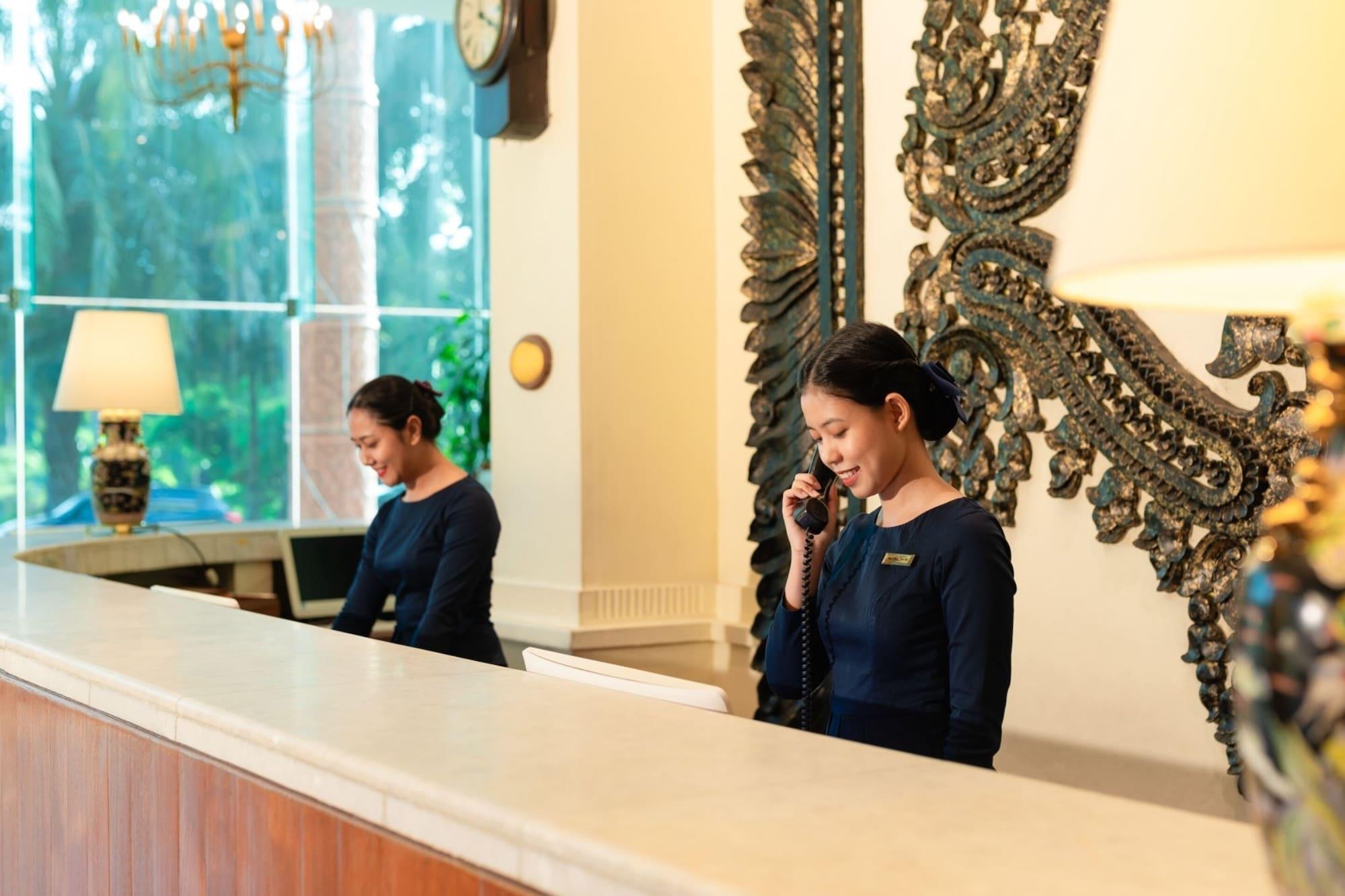 Vista Lobby Inya Lake Hotel