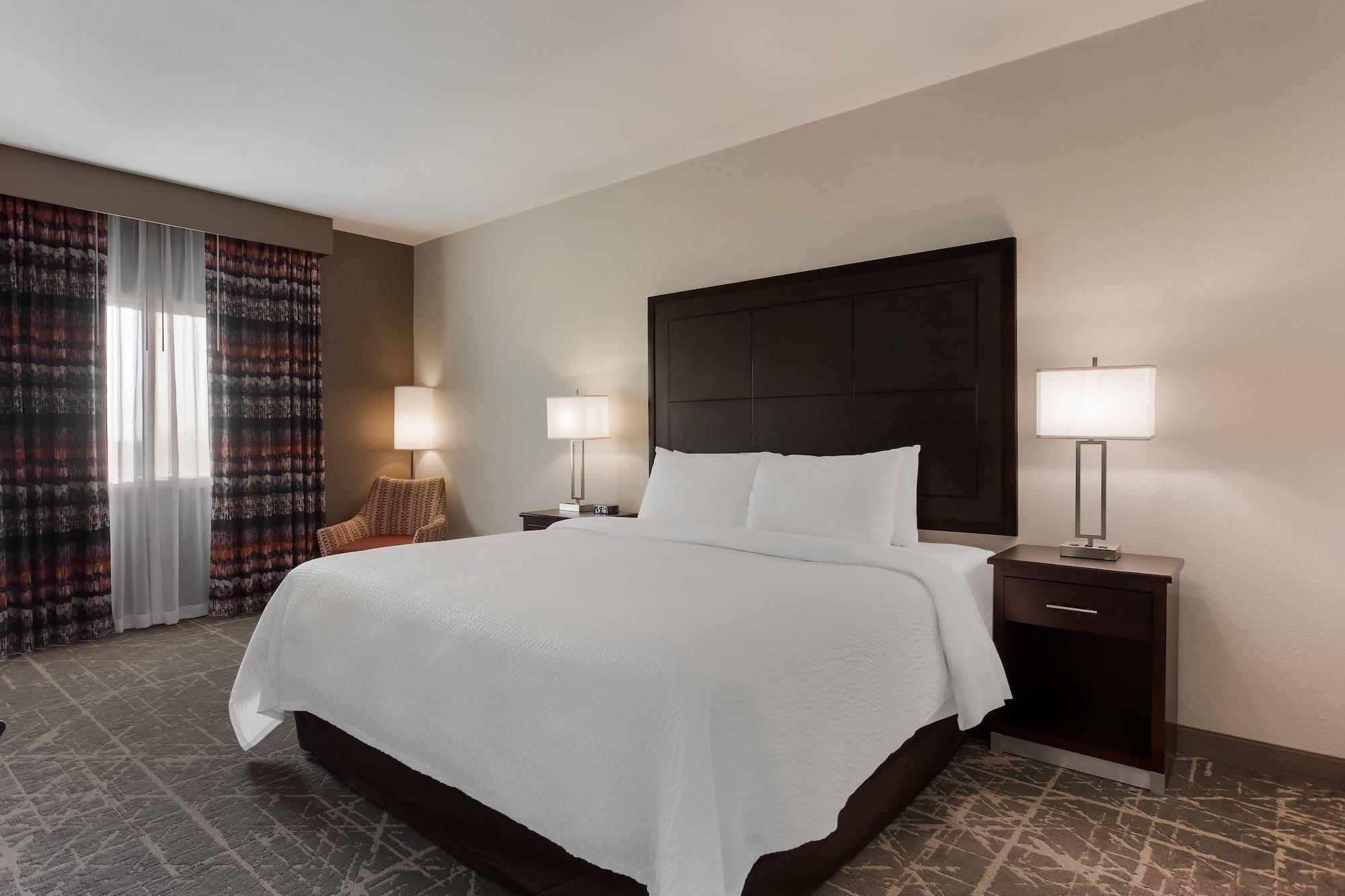 Habitación Orangewood Inn & Suites Kansas City Airport