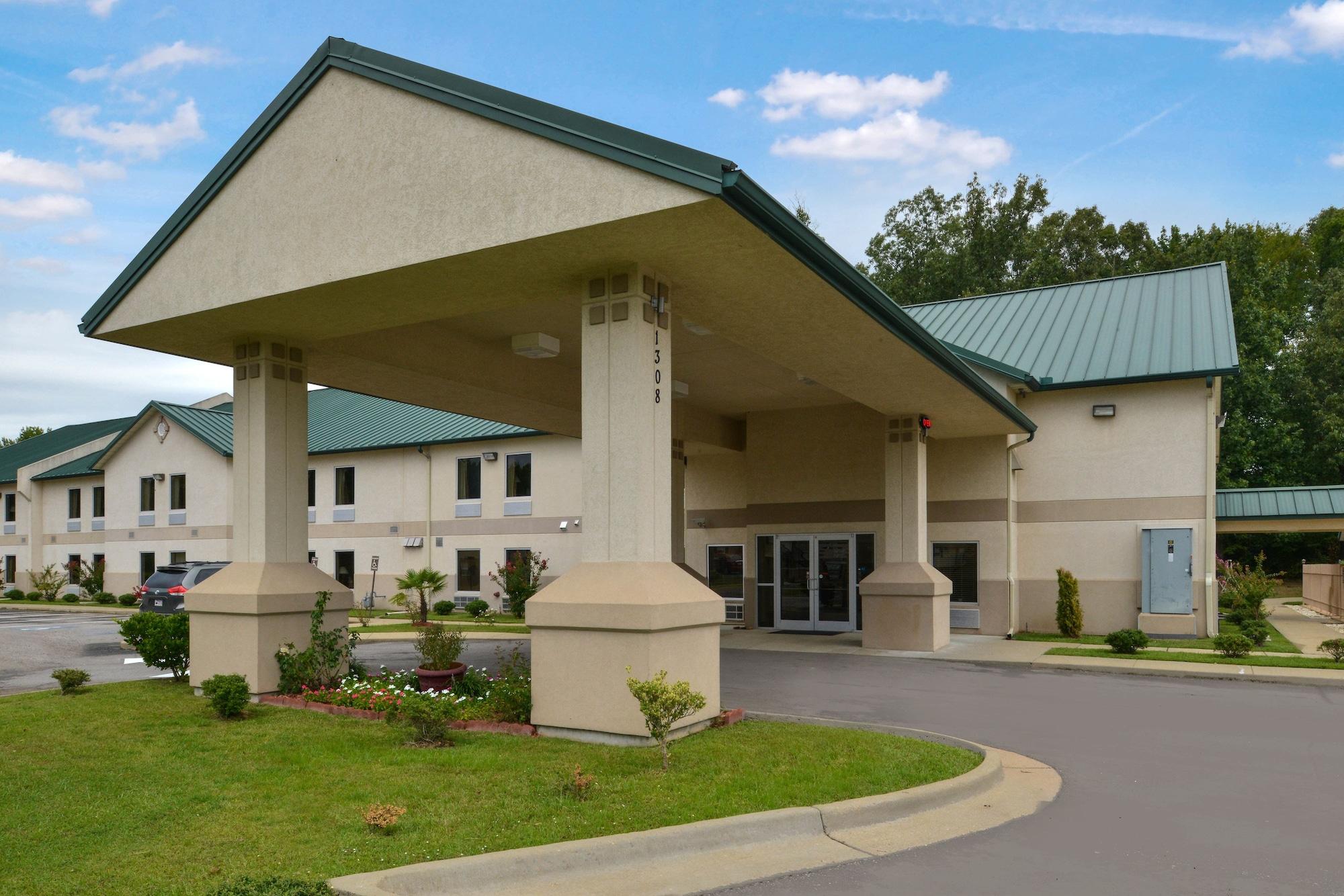 Vista Exterior Star City Inn & Suites