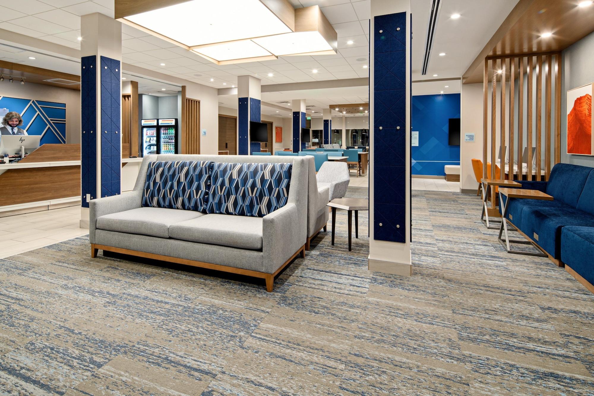 Vista Lobby Holiday Inn Express & Suites Palm Desert -  Millennium by IHG