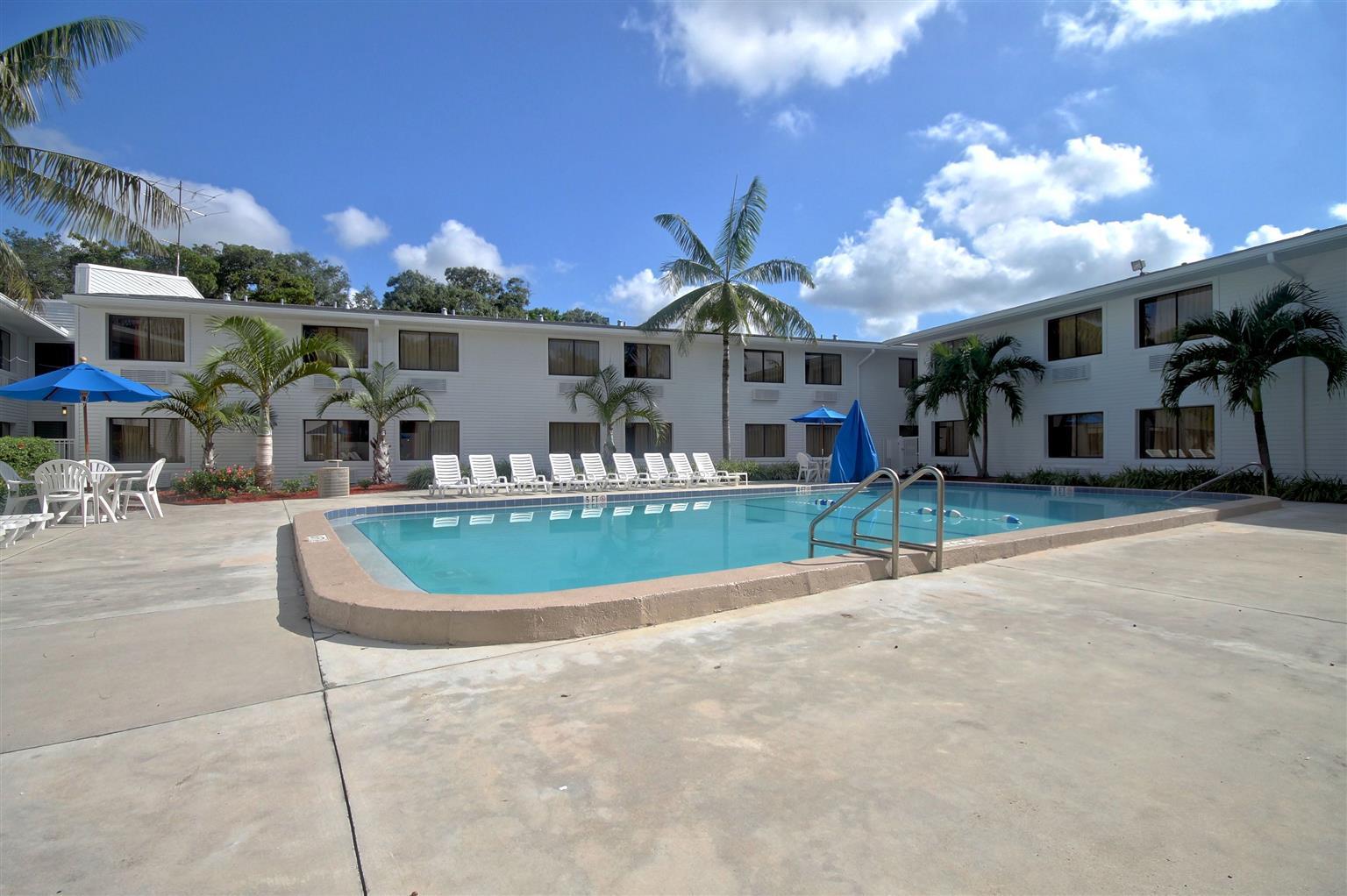 Pool view Motel 6 Ft Lauderdale