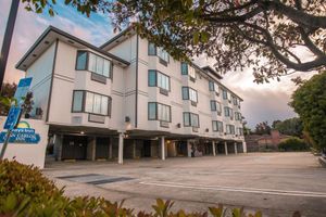Alojamiento - Days Inn by Wyndham Monterey Downtown