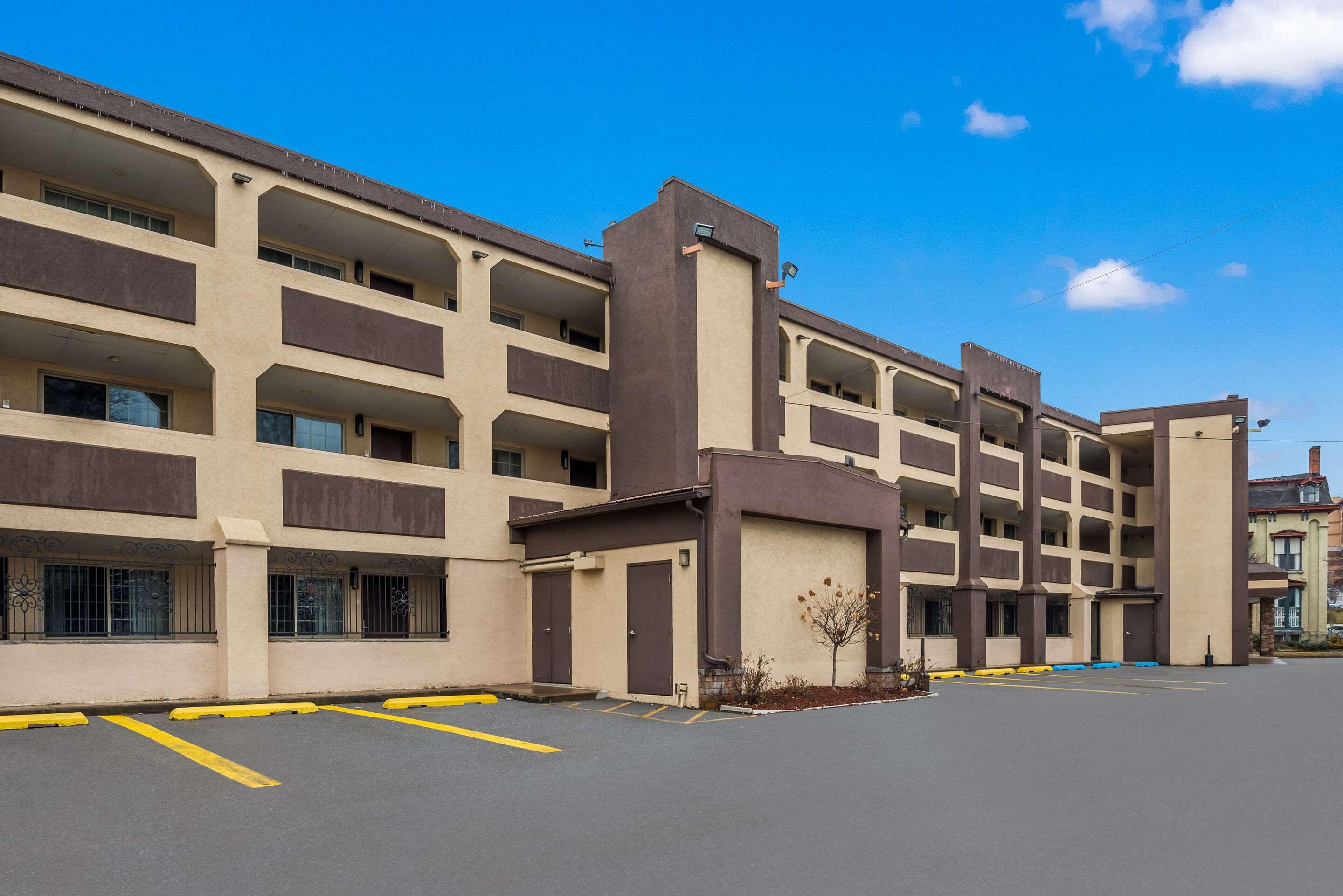Vista Exterior Clarion Pointe Downtown