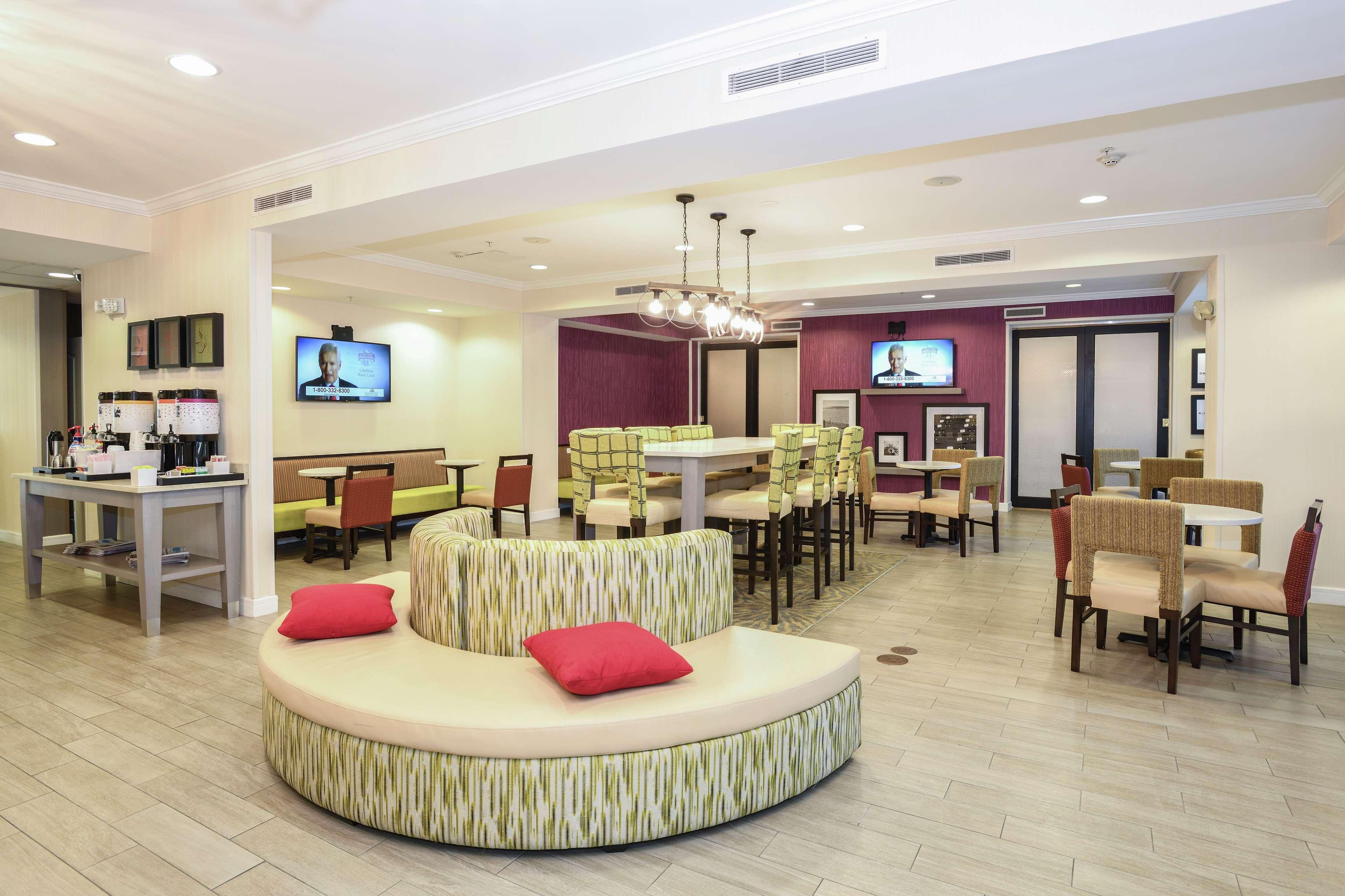 Vista Lobby Hampton Inn Jacksonville East Regency Square