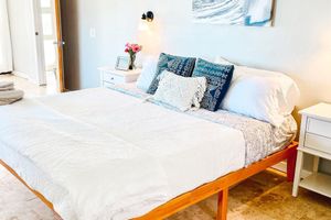 Alquiler Vacacional - 5BR Oceanfront by Bathtub Beach, A/C, Private Yard