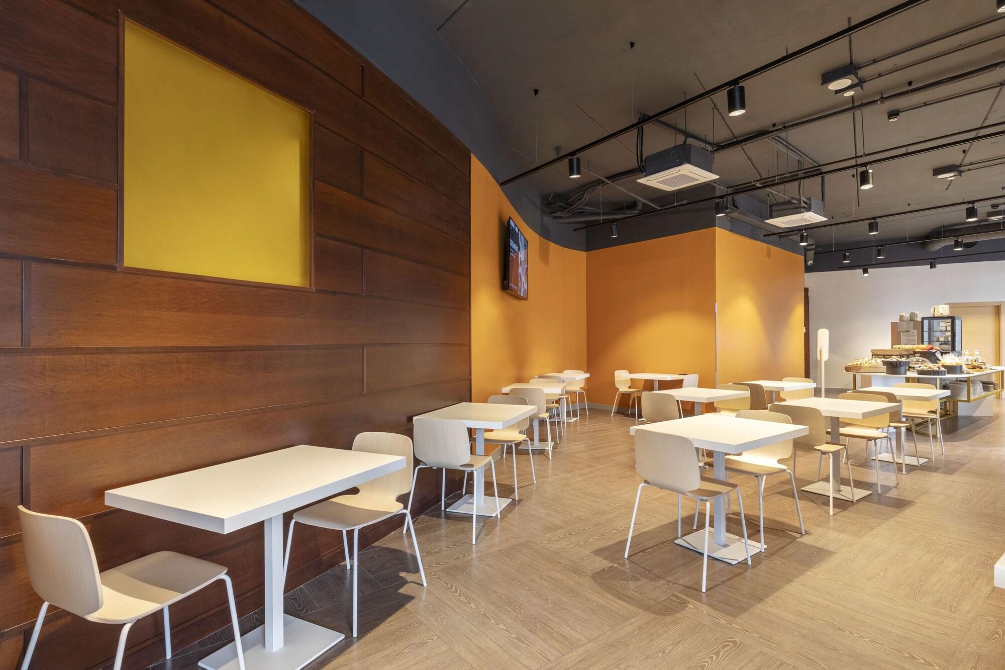 Restaurant B&B Hotel Pomezia Roma