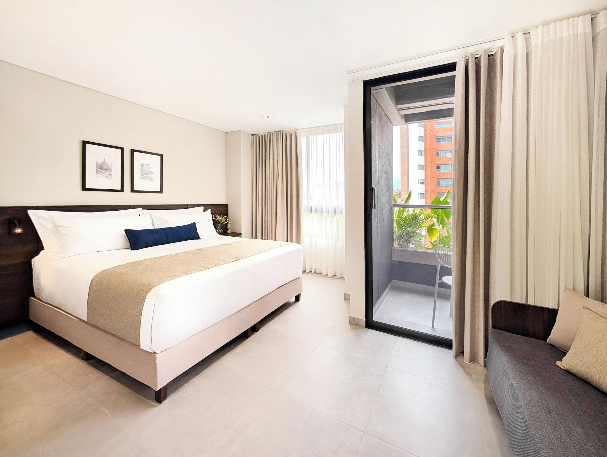 Varios Laureles Selection Suites