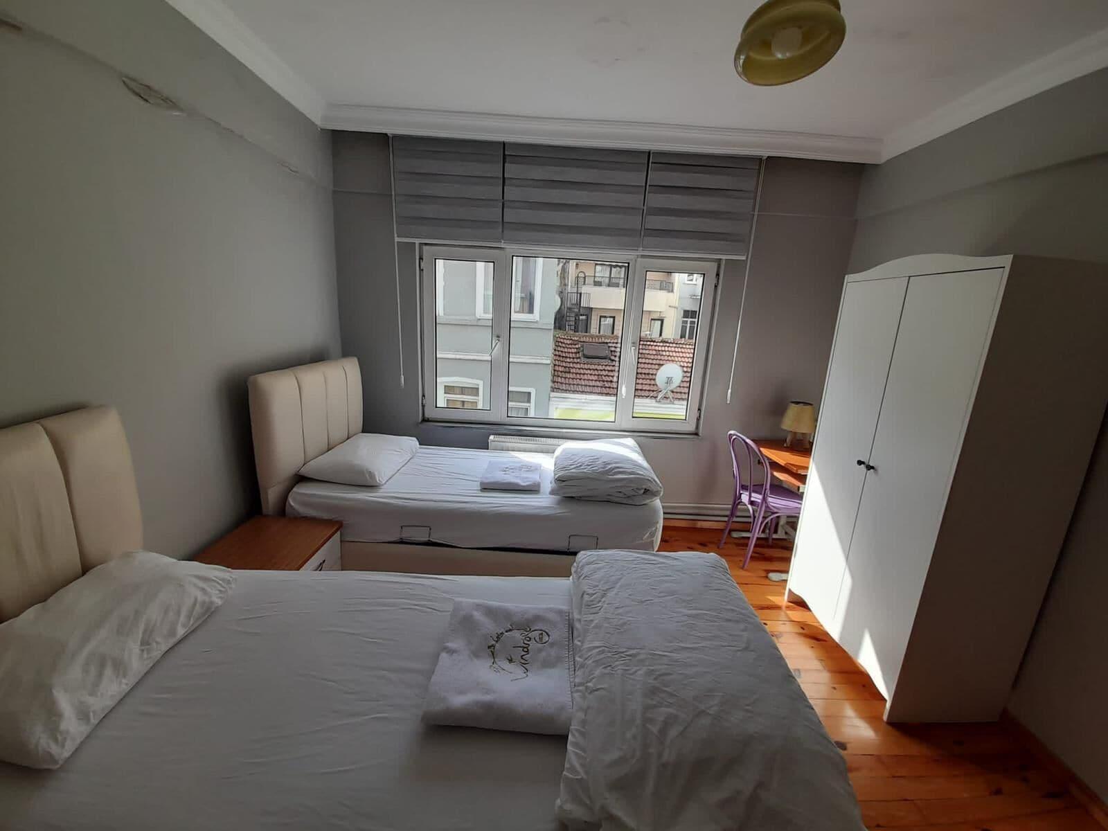 Varios Windrose Hostel