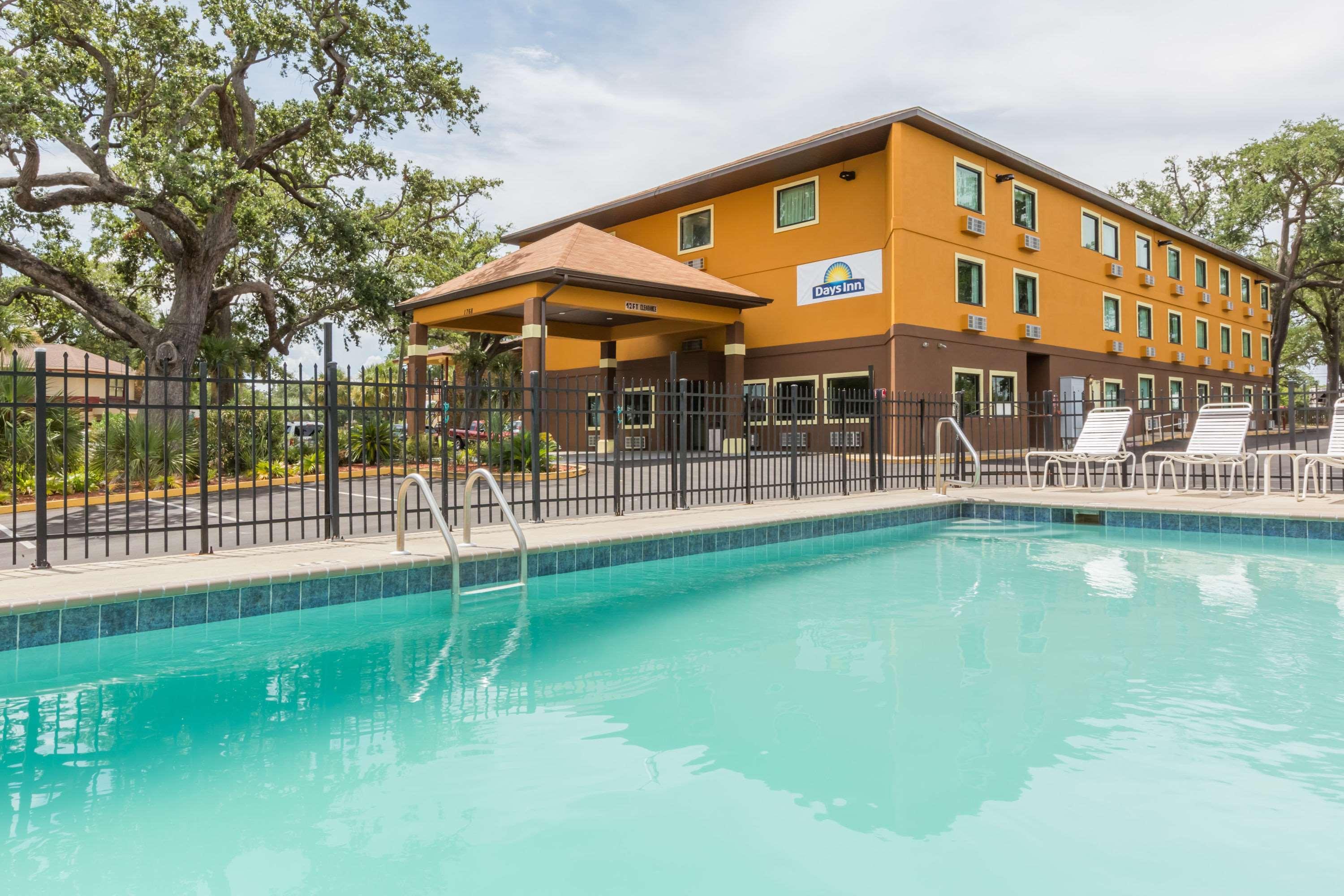 Vista Piscina Days Inn by Wyndham Biloxi Beach