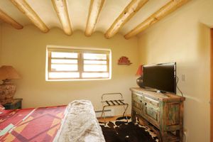 Alquiler Vacacional - WALK TO DOWNTOWN PLAZA, RAILYARD, AND CANYON ROAD.  HISTORIC ADOBE.