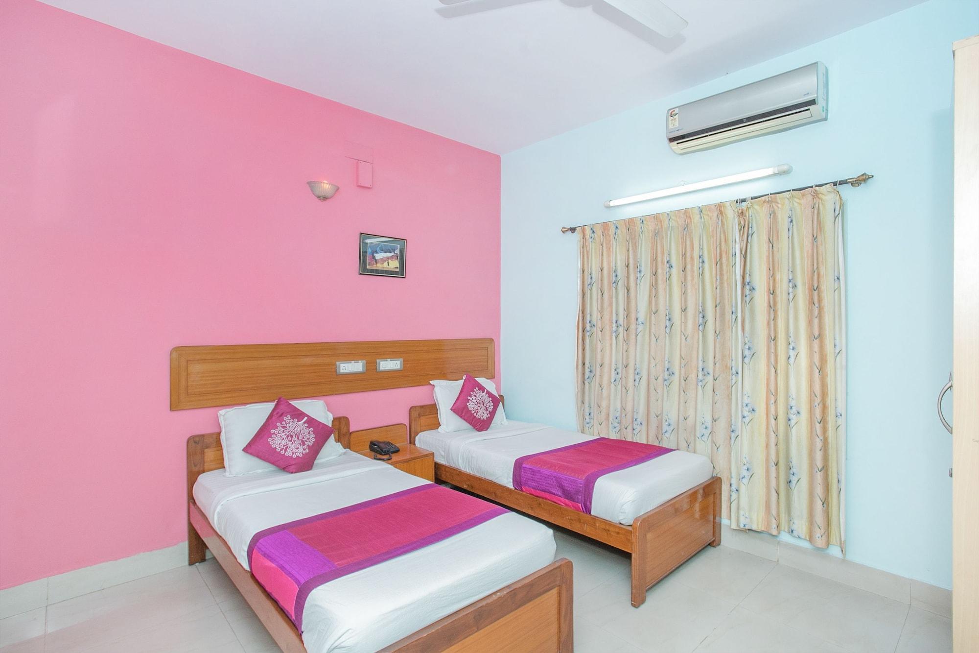 Vista Exterior OYO 11592 Hotel Red Carpet Residence