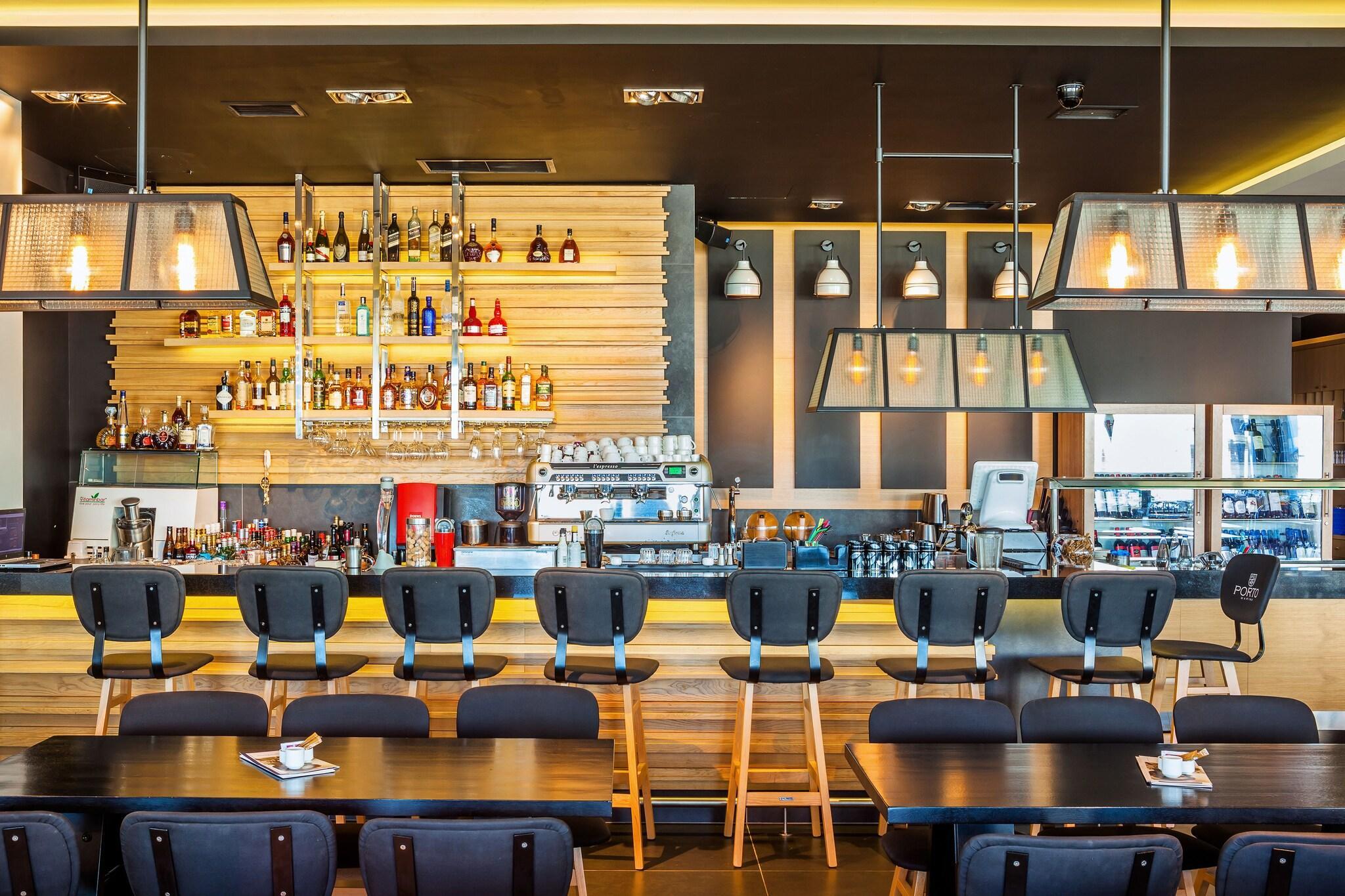 Bar/Salón Porto Marine Hotel