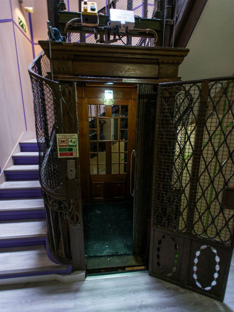 Varios Golden Tram 242 Lisbonne Hostel