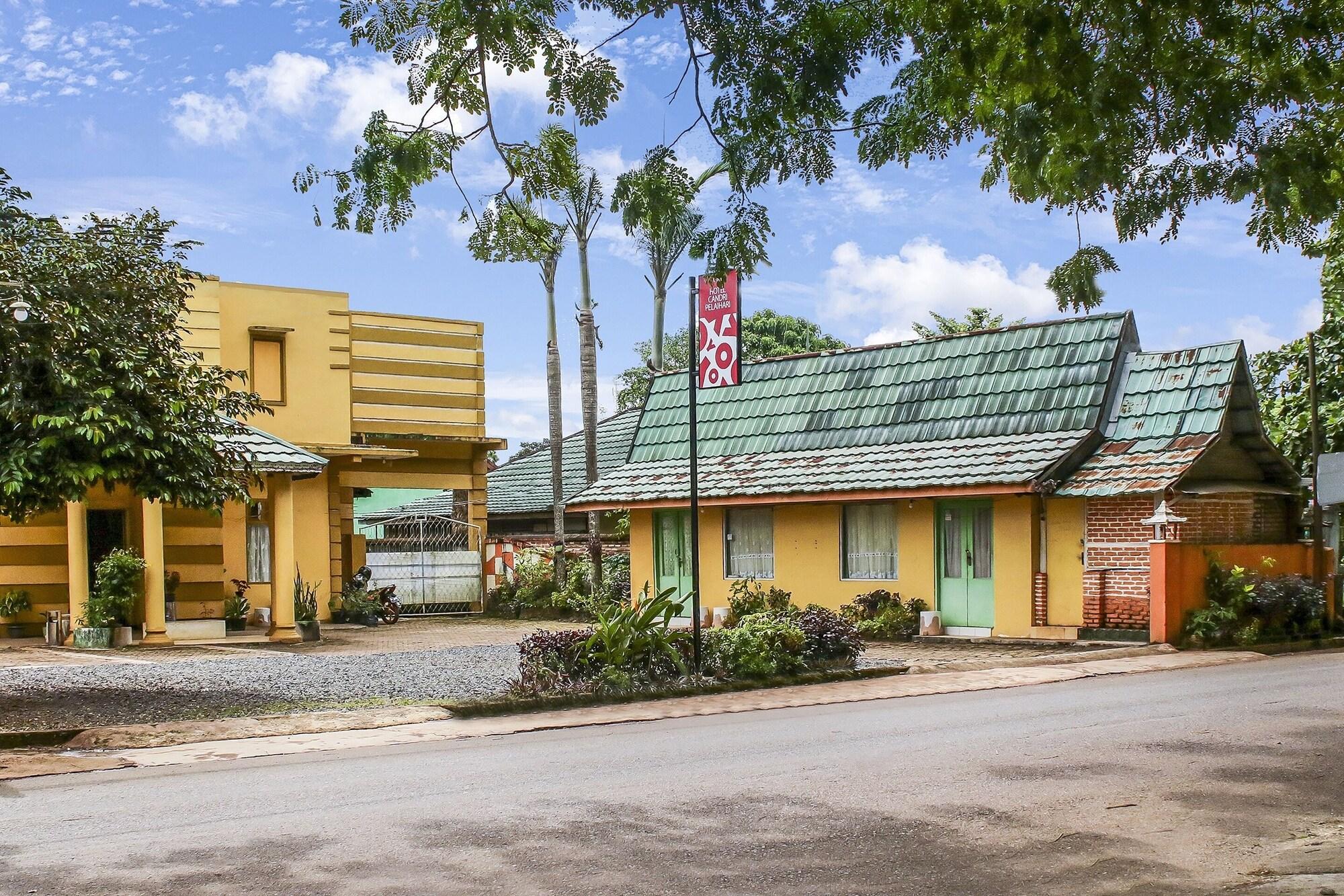 Vista Exterior OYO 90316 Hotel Candri Pelaihari
