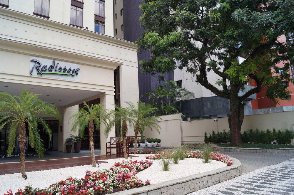 Vista Exterior Radisson Hotel Curitiba