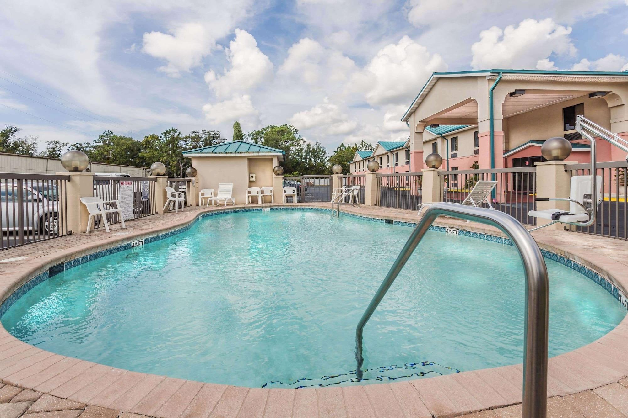 Vista Piscina Days Inn by Wyndham Panama City/Callaway