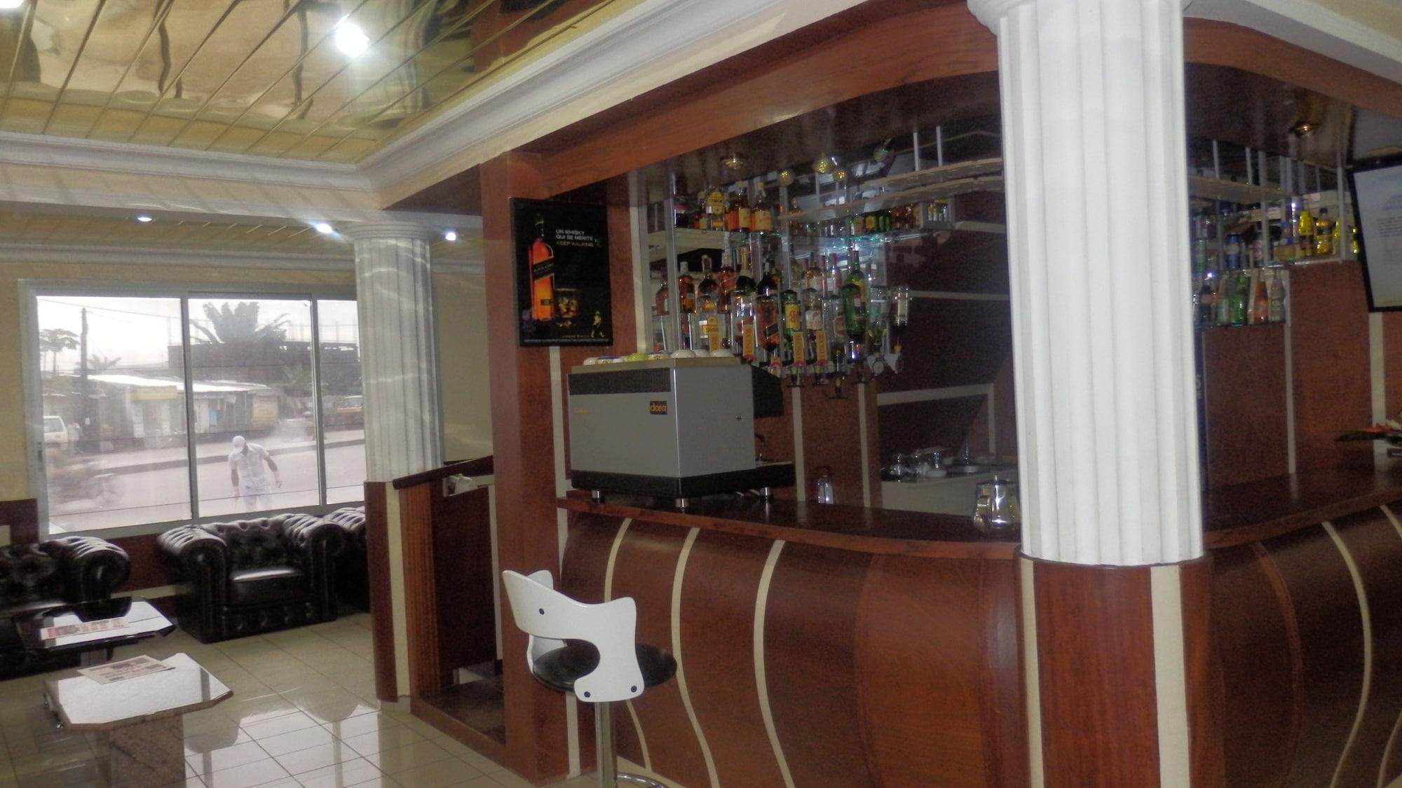 Bar/Salón Afrique Hotel Douala Airport