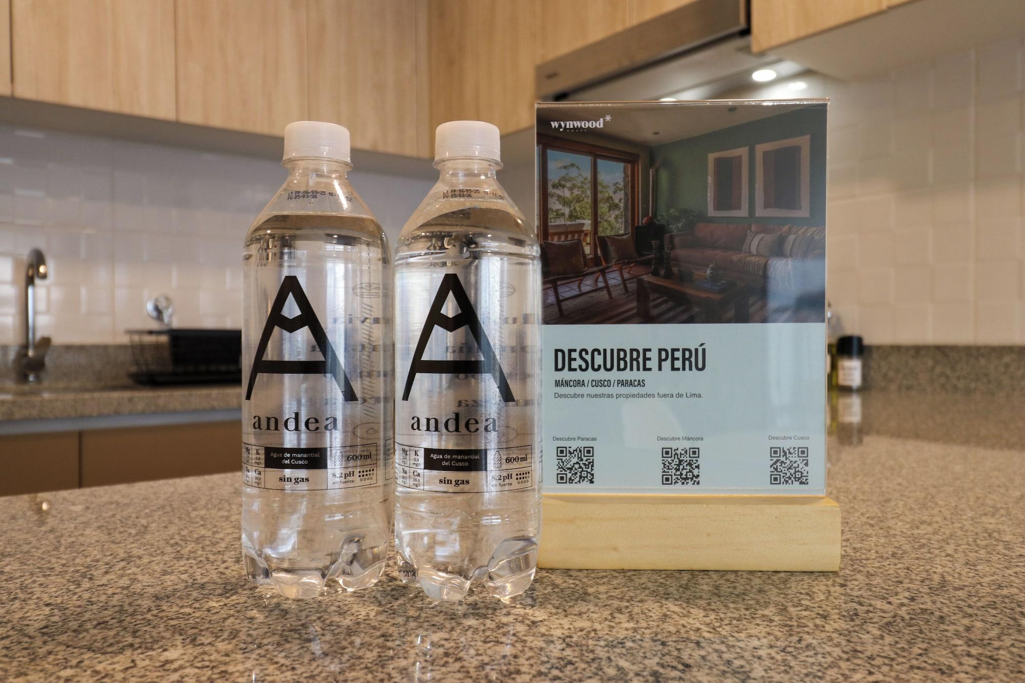 Equipamiento de Habitación Larco by Wynwood House