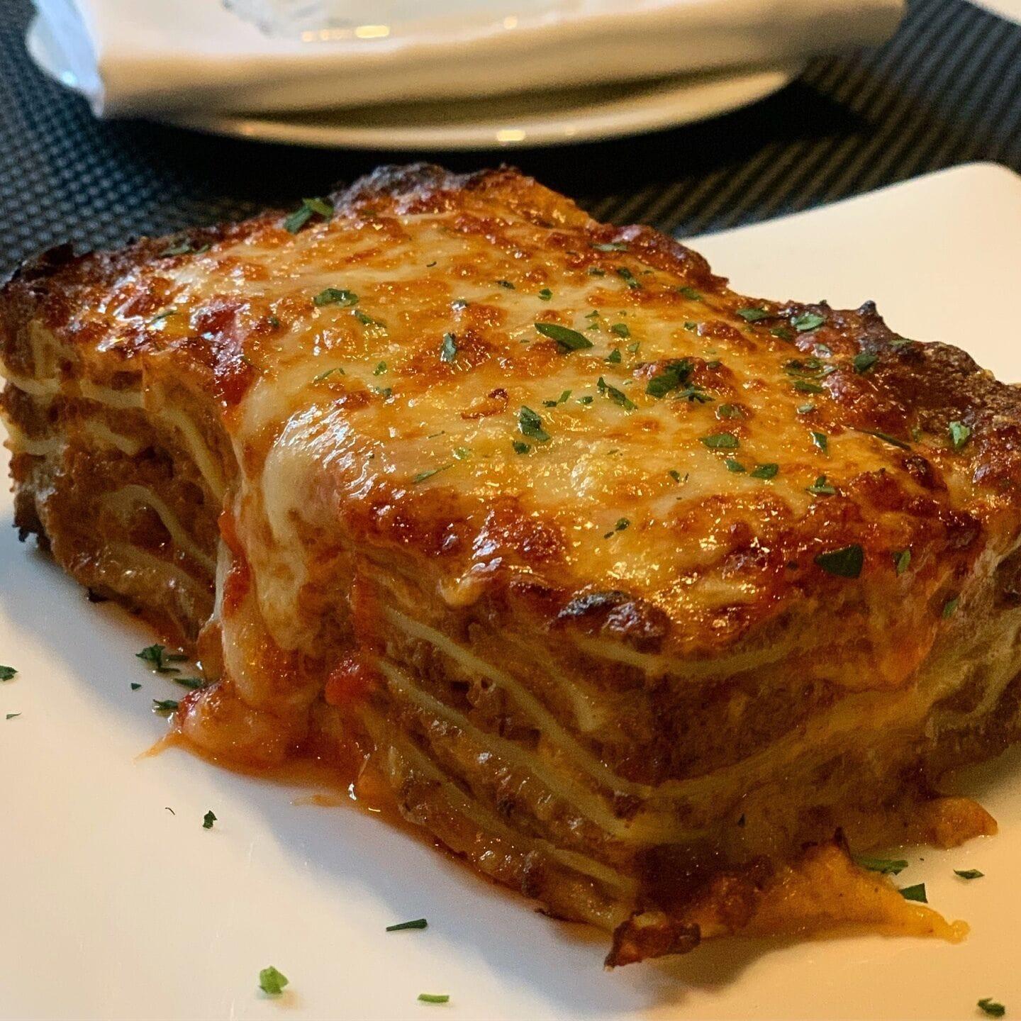 Restaurant Friendly DH Naissance Hotel by Mindrum Group