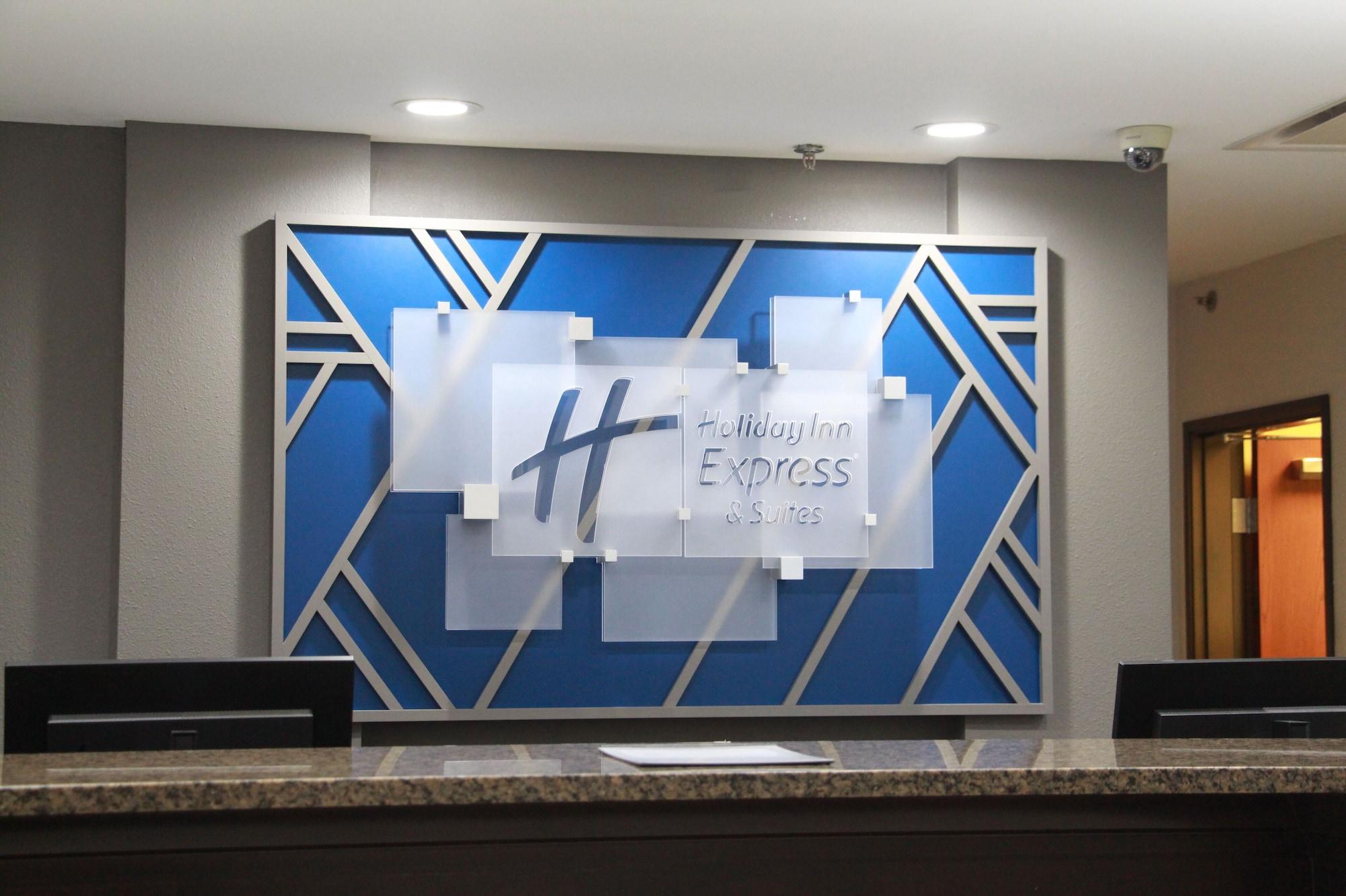 Vista Lobby Holiday Inn Express and Suites Wytheville by IHG