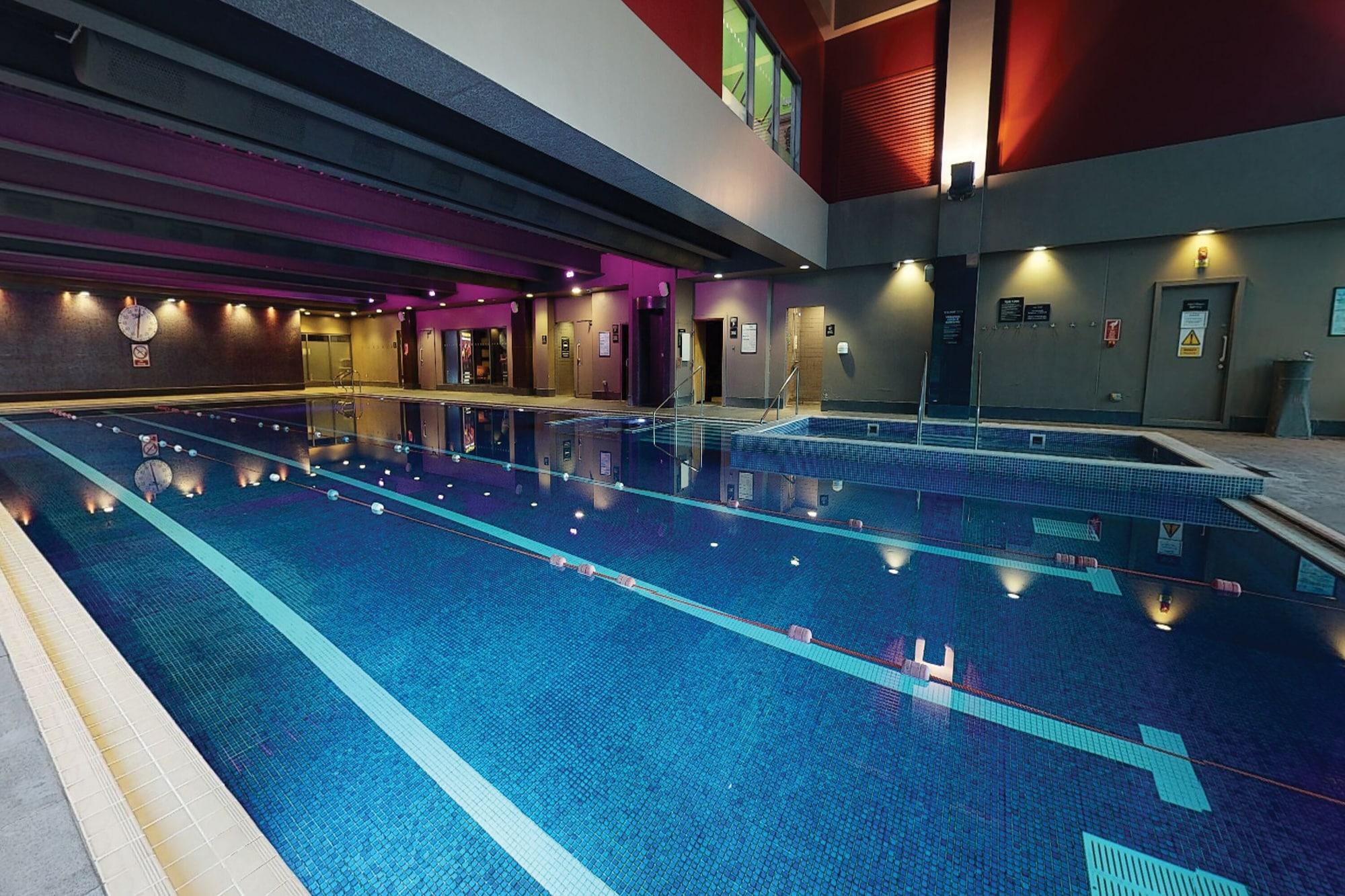 Vista Piscina Village Hotel Manchester Ashton