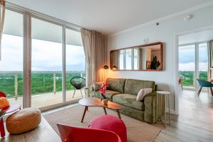 Alquiler Temporario - Elegant 2BR Condo at Hotel Arya Full Kitchen, Wraparound Views, Washer/dryer, 2 Parking Spots