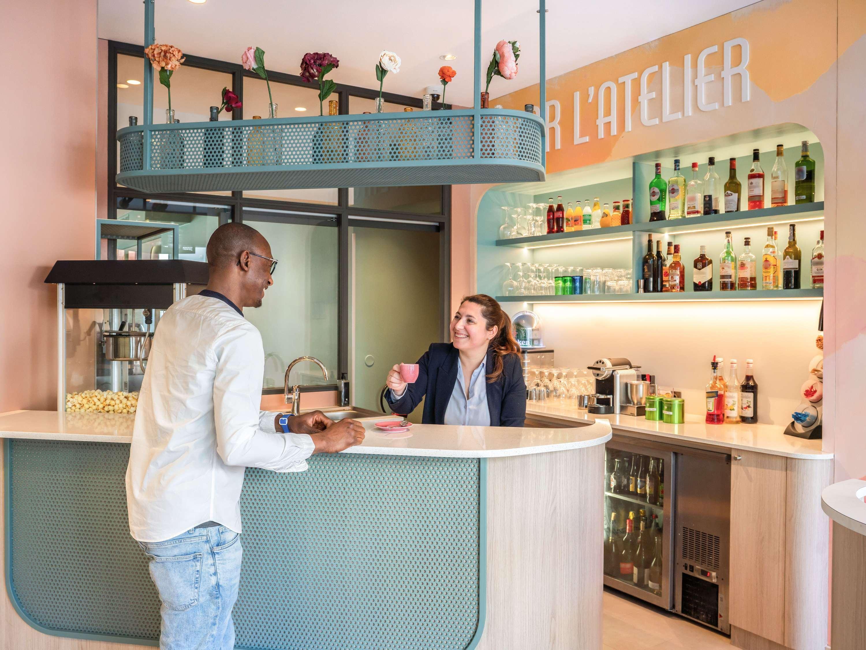 Bar/Salón ibis Styles Paris Porte d’Orléans Hotel