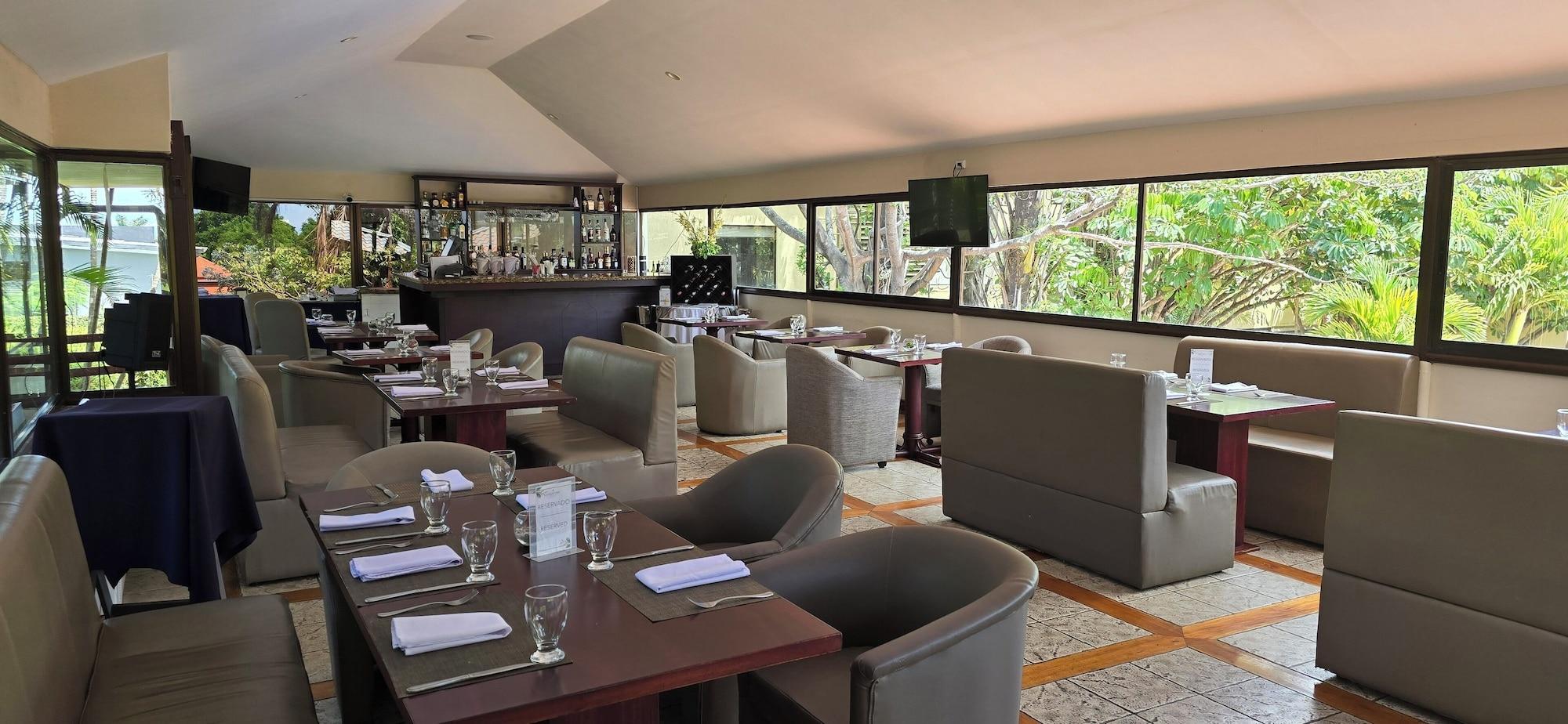 Restaurant Country Inn & Suites by Radisson, San Jose Aeropuerto, Costa Rica