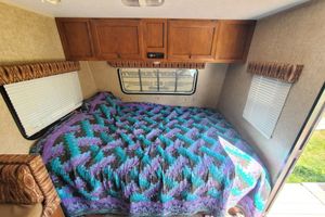 Alojamiento - Nightly RV On-site rental.  River front.  Showerhouse with laundry.