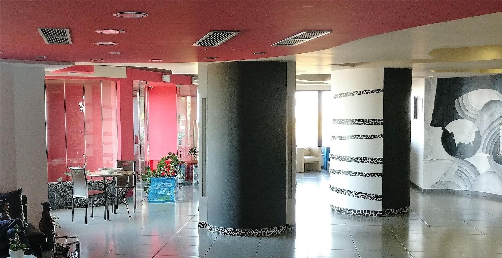 Vista Lobby Tus' Hotel