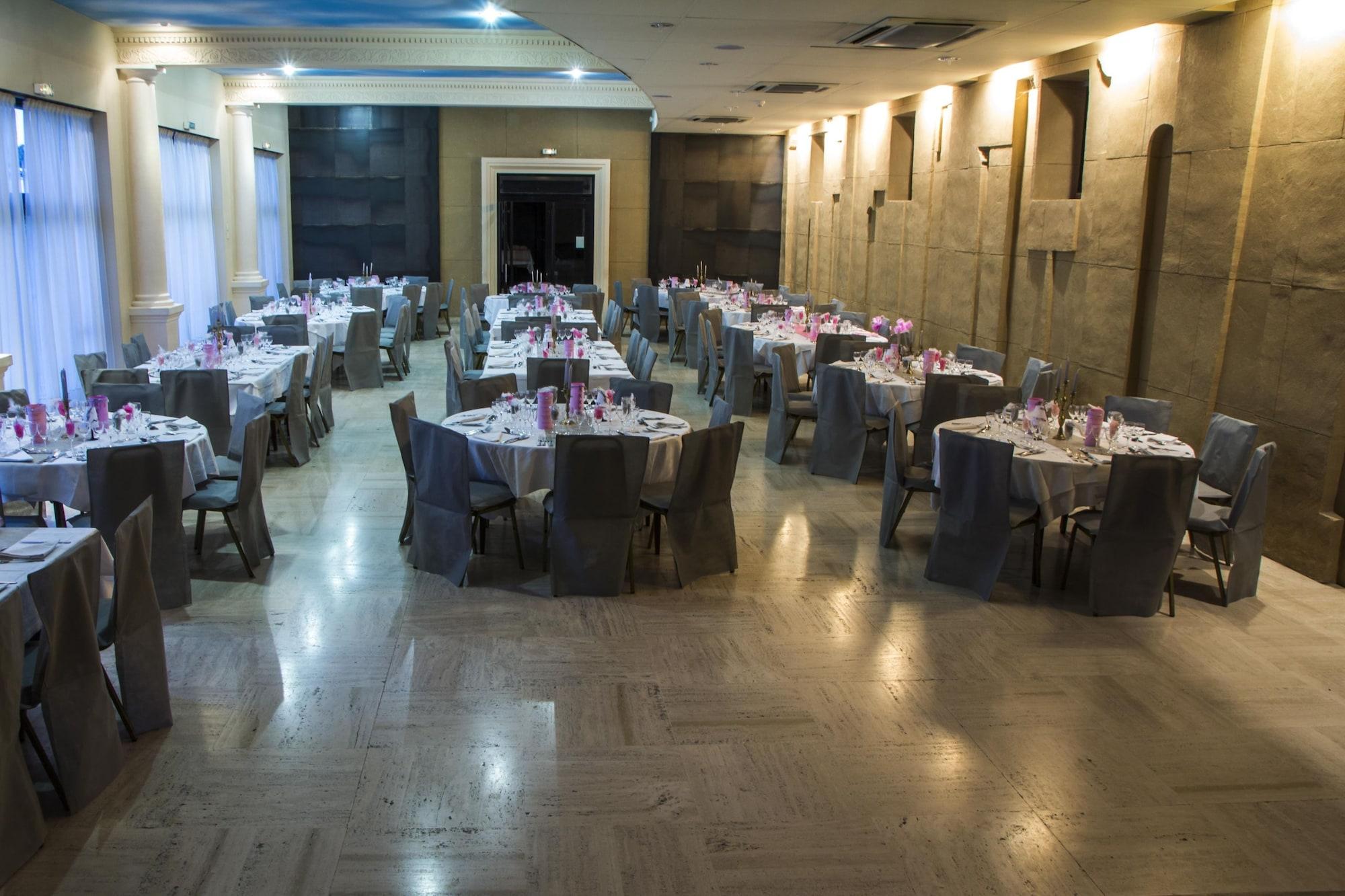 Salón de Baile Hôtel authentic by balladins – Rodez / Le Ségala