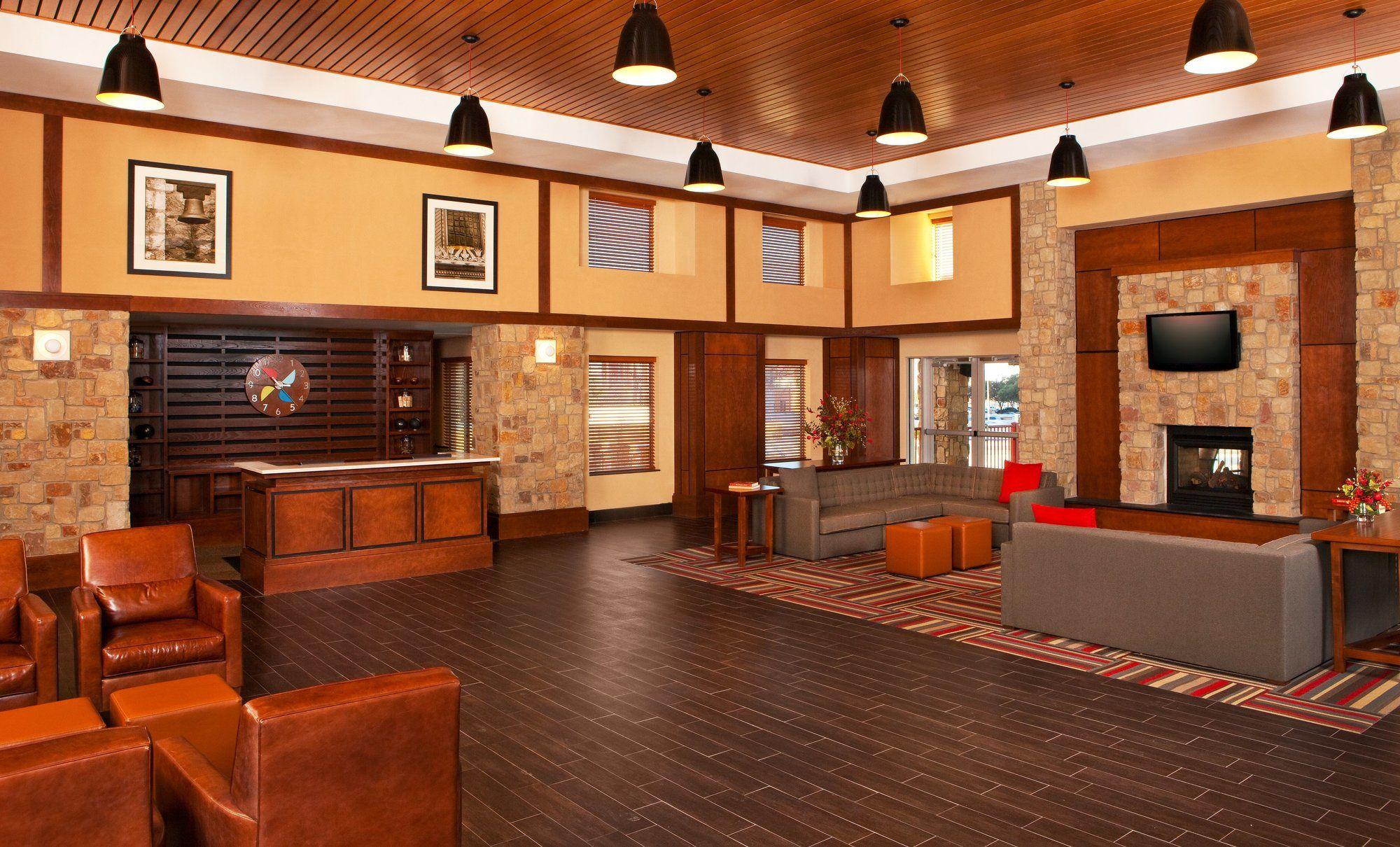 Vista Lobby Four Points by Sheraton San Antonio Airport