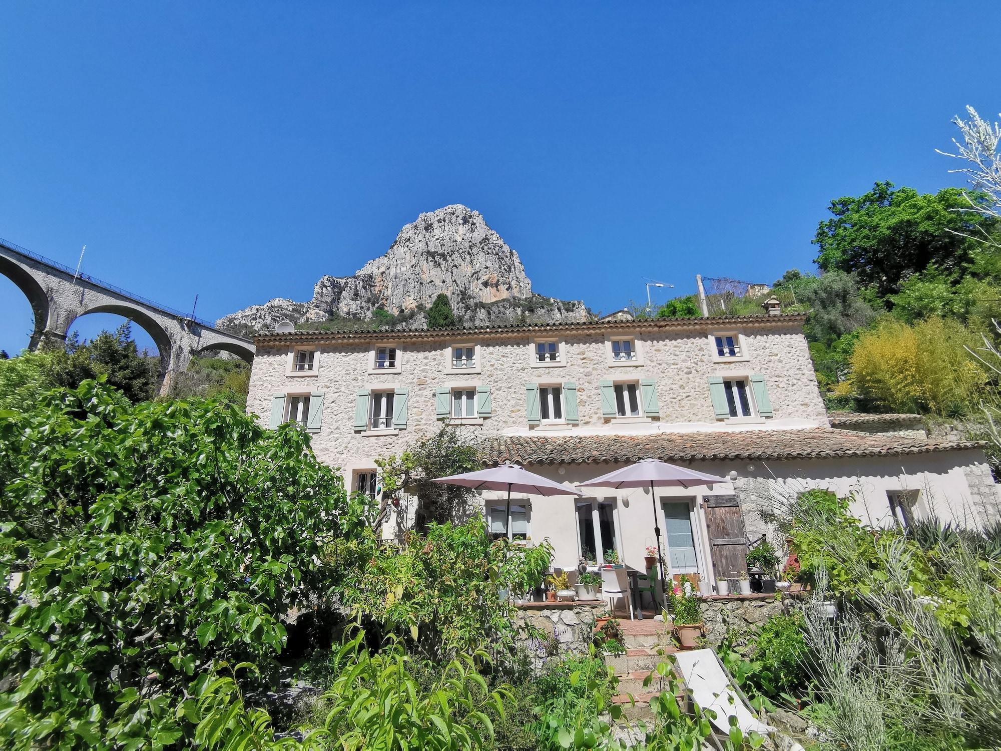 Varios Le Moulin Camoula