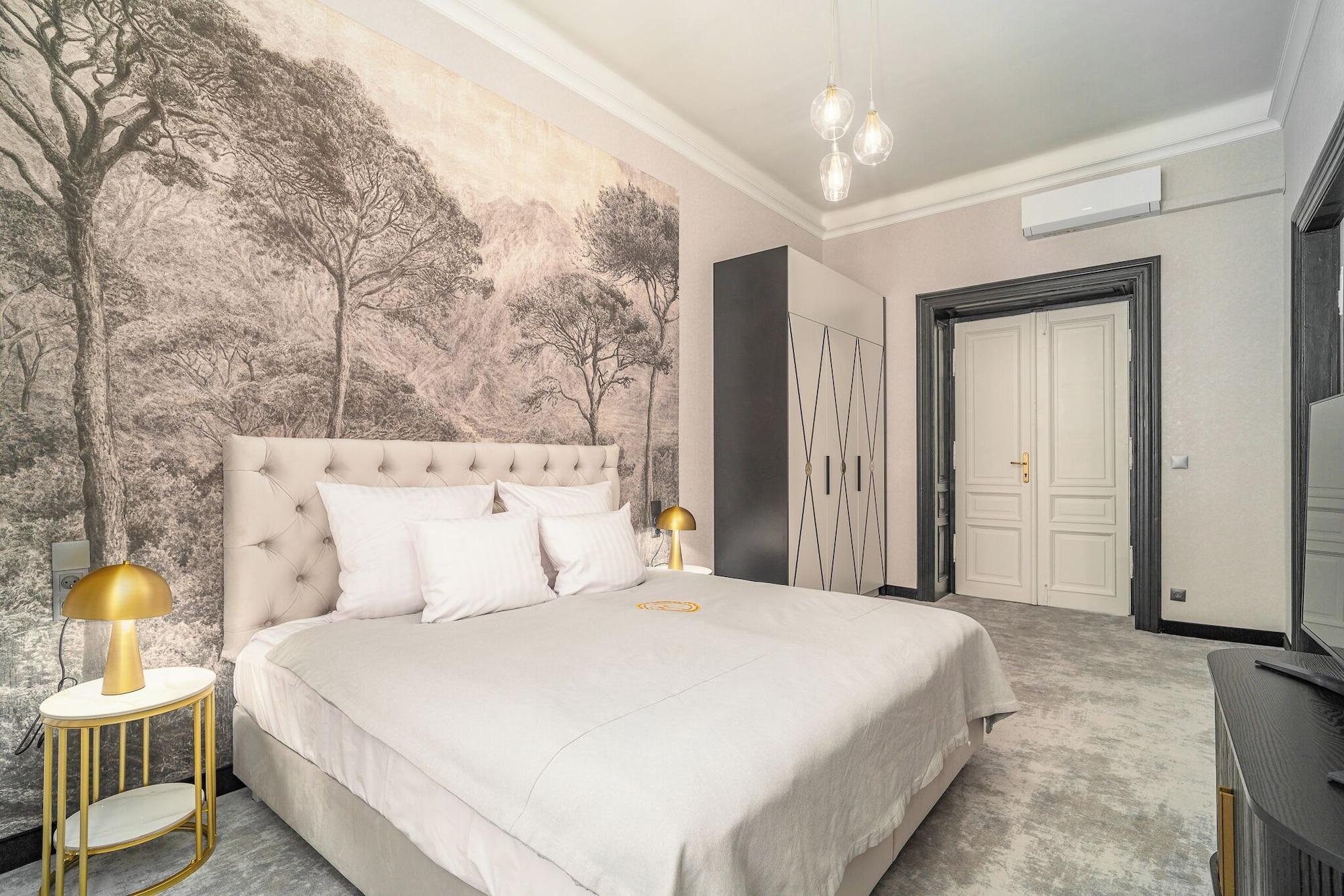 Varios Szewska 22 Boutique