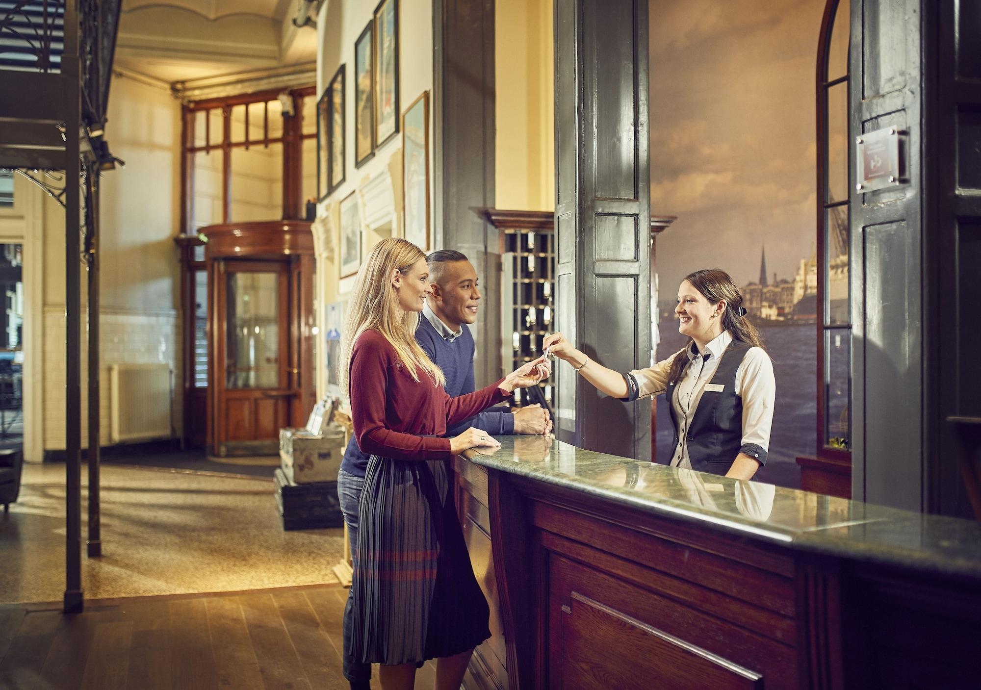 Vista Lobby Hotel New York