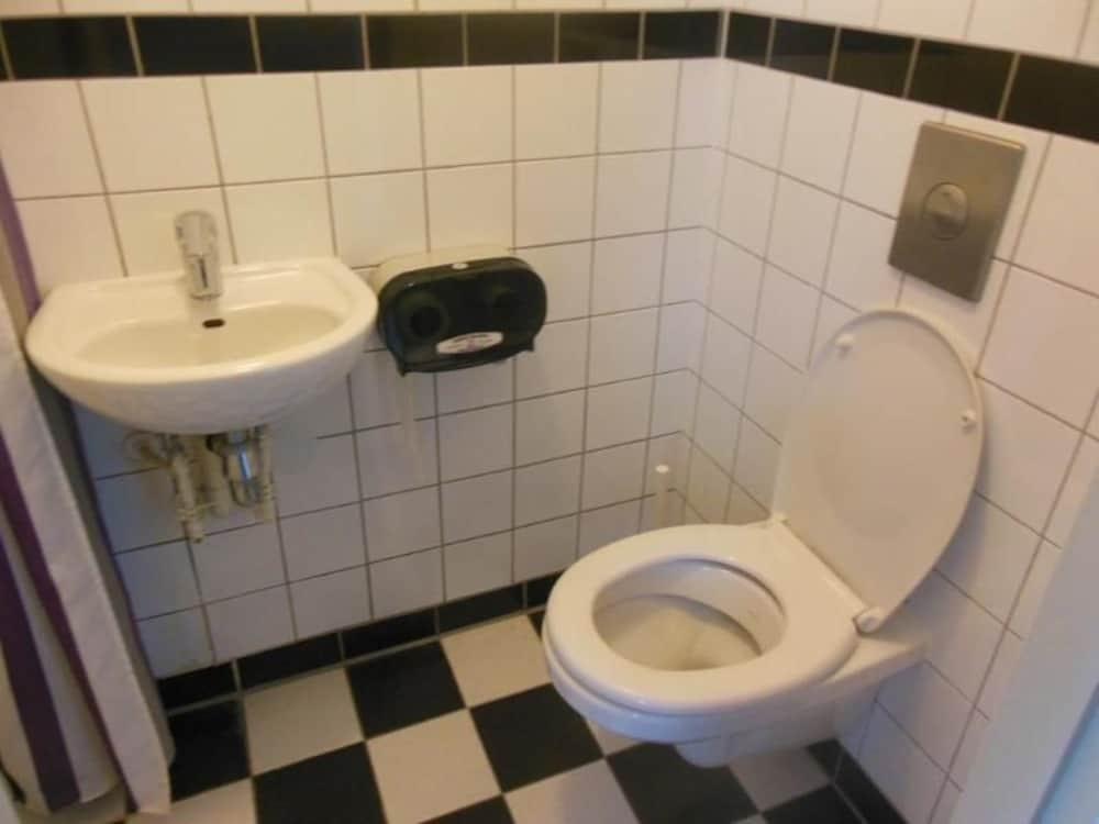 Baño Amigo Hotel