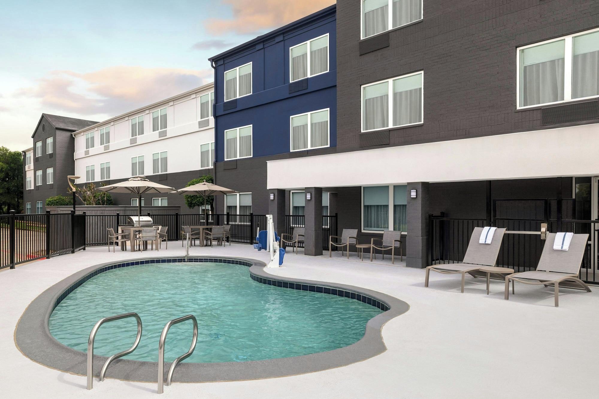 Vista Piscina SpringHill Suites Dallas Arlington North