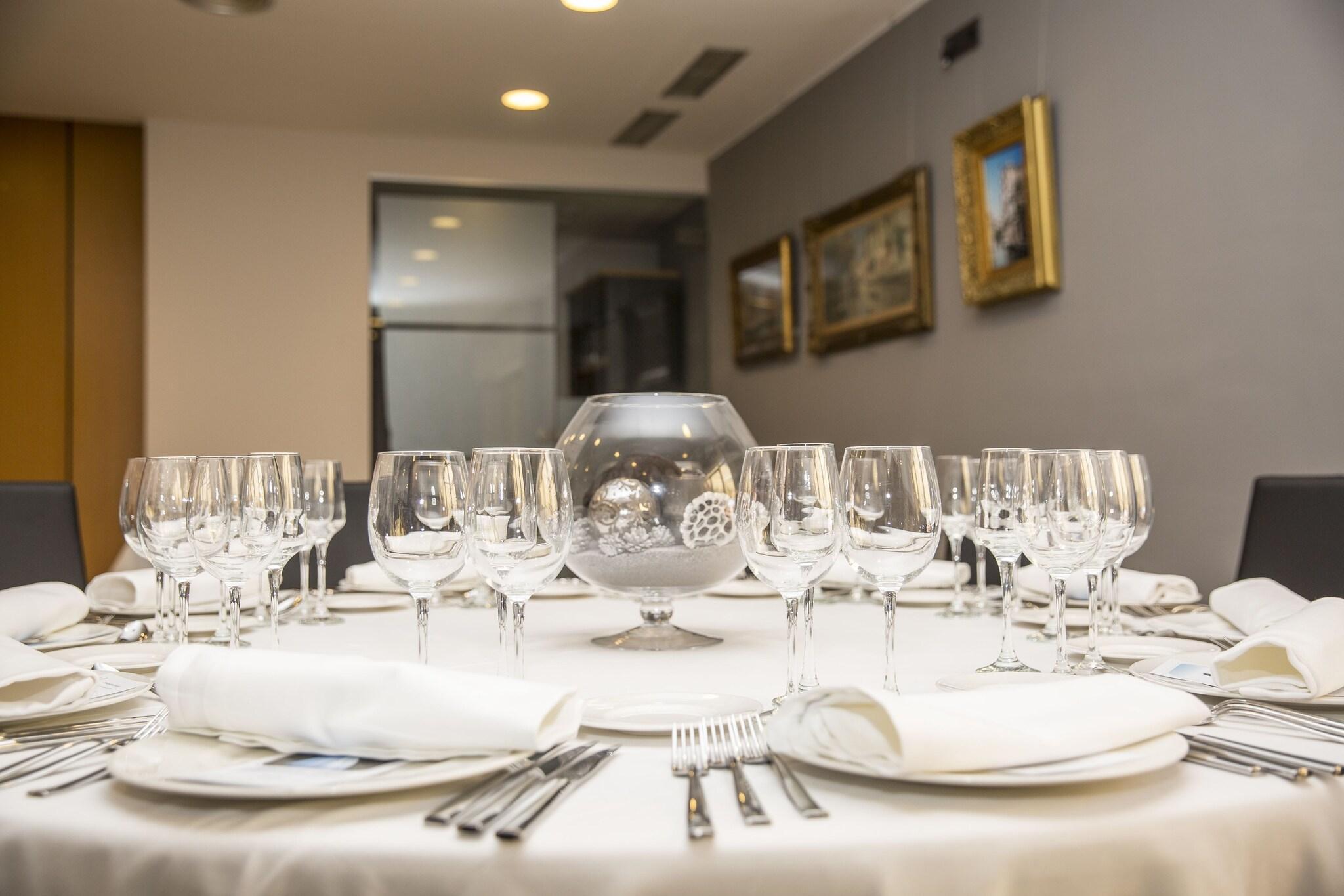 Bar/Salón Avenida Hotel Almería